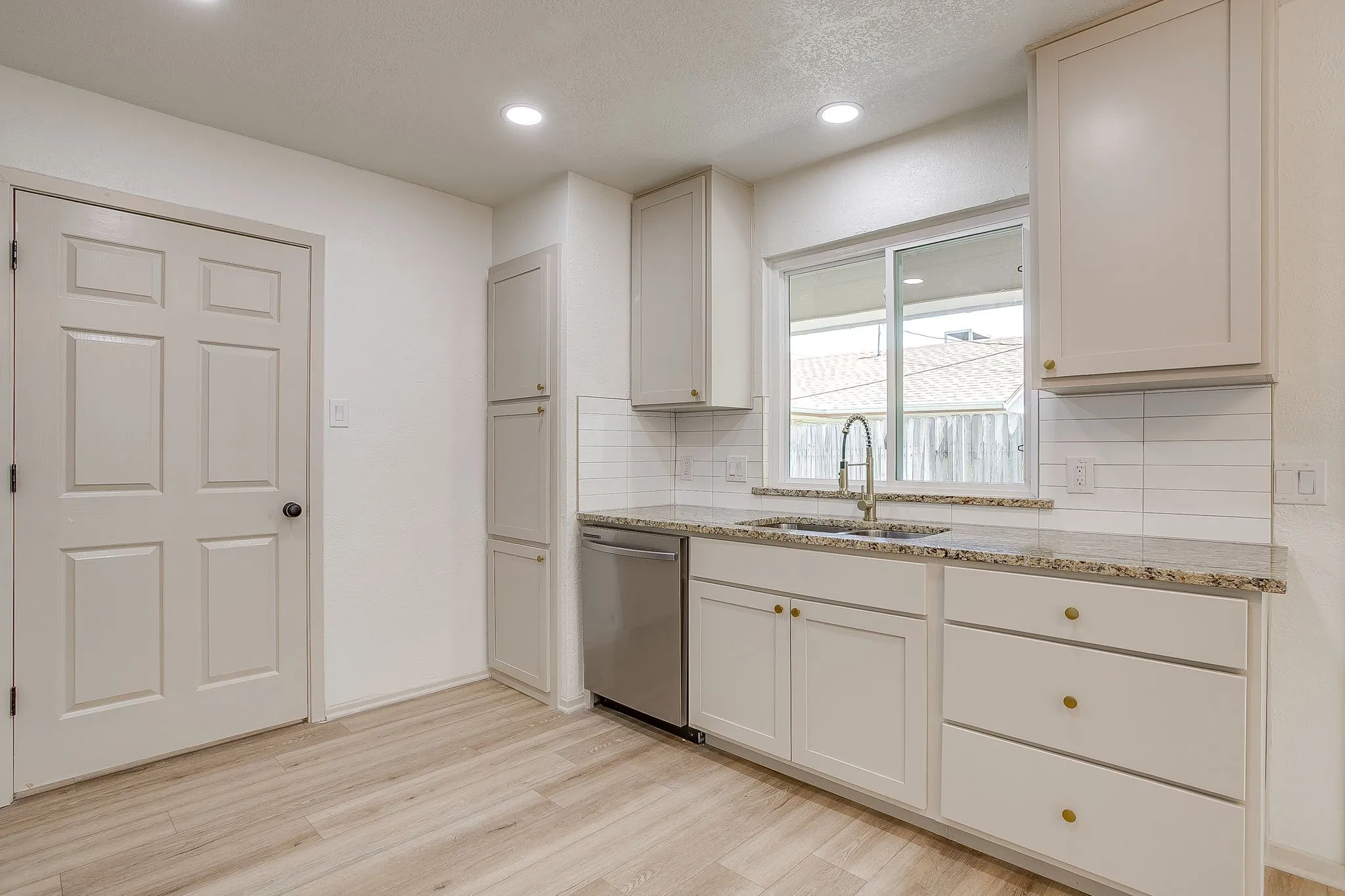 Single Family Residence For Sale in Tarrant County , 7017 Betsy Ross Court, Watauga, Texas 76148, 3 Bedroom, 2 Bathroom, 2 Garage spaces, 1,388 Sqft, built in 1978, mls#21350679, Real Estate Agent in Watauga, Homes For Sale in Tarrant county, Homes For Sale in Watauga, Realtor in Watauga Texas, Real Estate Brokerage Independent Realty Texas, Luminita Cordes Realtor