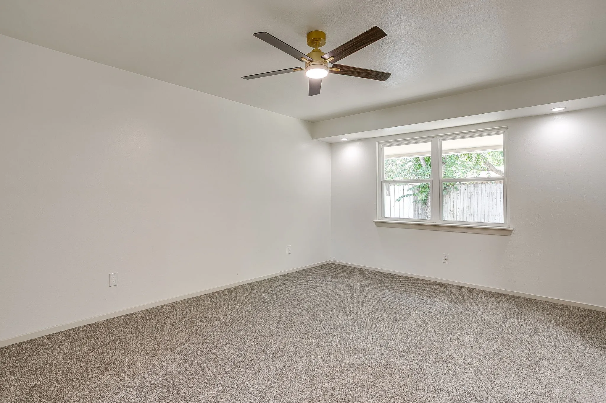 Single Family Residence For Sale in Tarrant County , 7017 Betsy Ross Court, Watauga, Texas 76148, 3 Bedroom, 2 Bathroom, 2 Garage spaces, 1,388 Sqft, built in 1978, mls#21350679, Real Estate Agent in Watauga, Homes For Sale in Tarrant county, Homes For Sale in Watauga, Realtor in Watauga Texas, Real Estate Brokerage Independent Realty Texas, Luminita Cordes Realtor