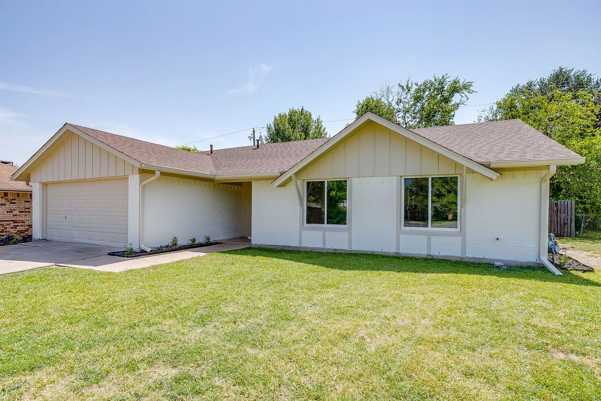 Single Family Residence For Sale in Tarrant County , 7017 Betsy Ross Court, Watauga, Texas 76148, 3 Bedroom, 2 Bathroom, 2 Garage spaces, 1,388 Sqft, built in 1978, mls#21350679, Real Estate Agent in Watauga, Homes For Sale in Tarrant county, Homes For Sale in Watauga, Realtor in Watauga Texas, Real Estate Brokerage Independent Realty Texas, Luminita Cordes Realtor