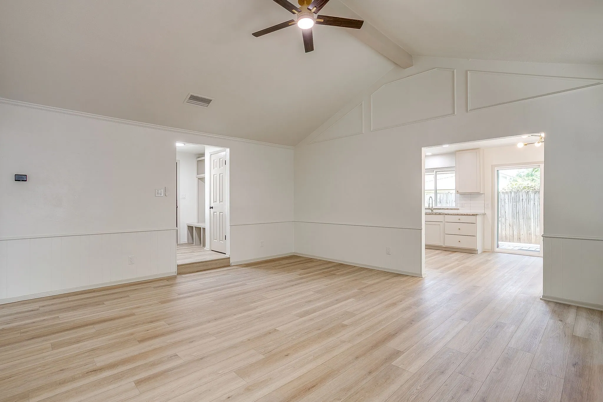 Single Family Residence For Sale in Tarrant County , 7017 Betsy Ross Court, Watauga, Texas 76148, 3 Bedroom, 2 Bathroom, 2 Garage spaces, 1,388 Sqft, built in 1978, mls#21350679, Real Estate Agent in Watauga, Homes For Sale in Tarrant county, Homes For Sale in Watauga, Realtor in Watauga Texas, Real Estate Brokerage Independent Realty Texas, Luminita Cordes Realtor