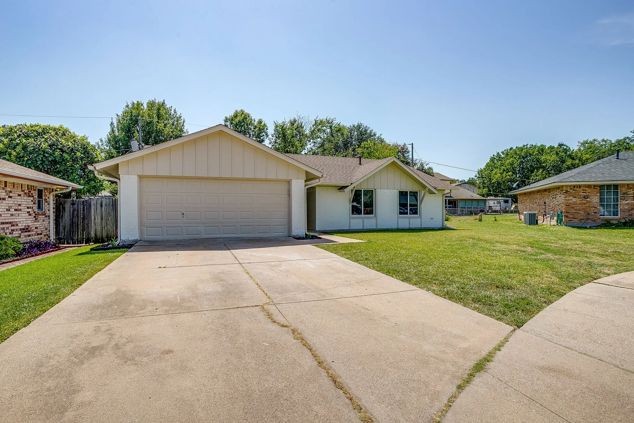 Single Family Residence For Sale in Tarrant County , 7017 Betsy Ross Court, Watauga, Texas 76148, 3 Bedroom, 2 Bathroom, 2 Garage spaces, 1,388 Sqft, built in 1978, mls#21350679, Real Estate Agent in Watauga, Homes For Sale in Tarrant county, Homes For Sale in Watauga, Realtor in Watauga Texas, Real Estate Brokerage Independent Realty Texas, Luminita Cordes Realtor