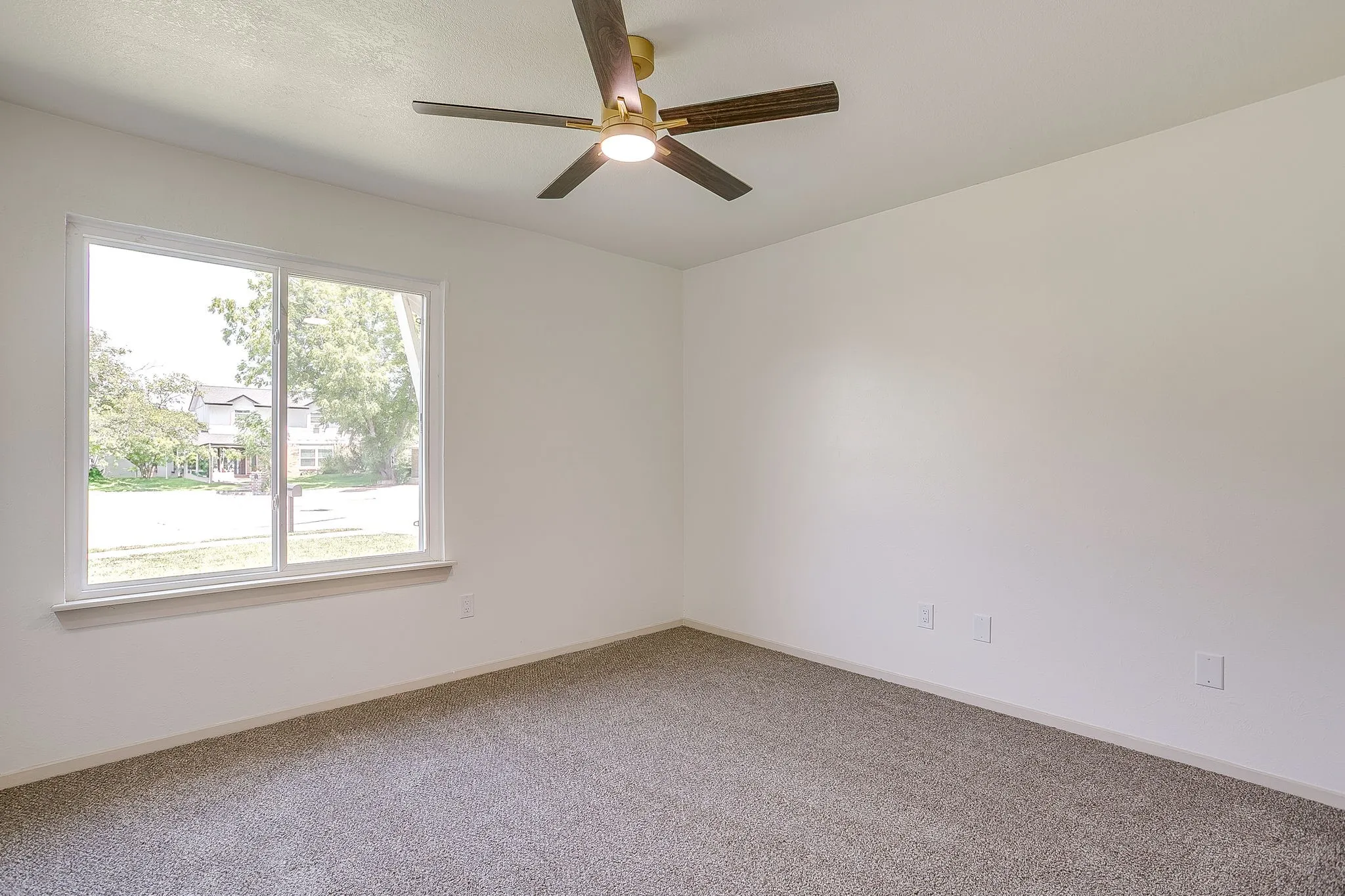 Single Family Residence For Sale in Tarrant County , 7017 Betsy Ross Court, Watauga, Texas 76148, 3 Bedroom, 2 Bathroom, 2 Garage spaces, 1,388 Sqft, built in 1978, mls#21350679, Real Estate Agent in Watauga, Homes For Sale in Tarrant county, Homes For Sale in Watauga, Realtor in Watauga Texas, Real Estate Brokerage Independent Realty Texas, Luminita Cordes Realtor