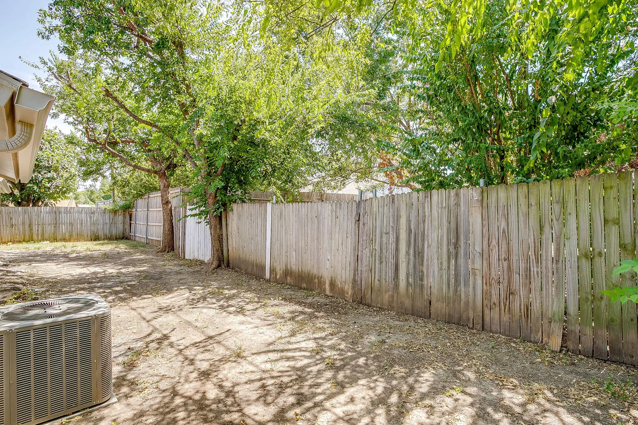 Single Family Residence For Sale in Tarrant County , 7017 Betsy Ross Court, Watauga, Texas 76148, 3 Bedroom, 2 Bathroom, 2 Garage spaces, 1,388 Sqft, built in 1978, mls#21350679, Real Estate Agent in Watauga, Homes For Sale in Tarrant county, Homes For Sale in Watauga, Realtor in Watauga Texas, Real Estate Brokerage Independent Realty Texas, Luminita Cordes Realtor