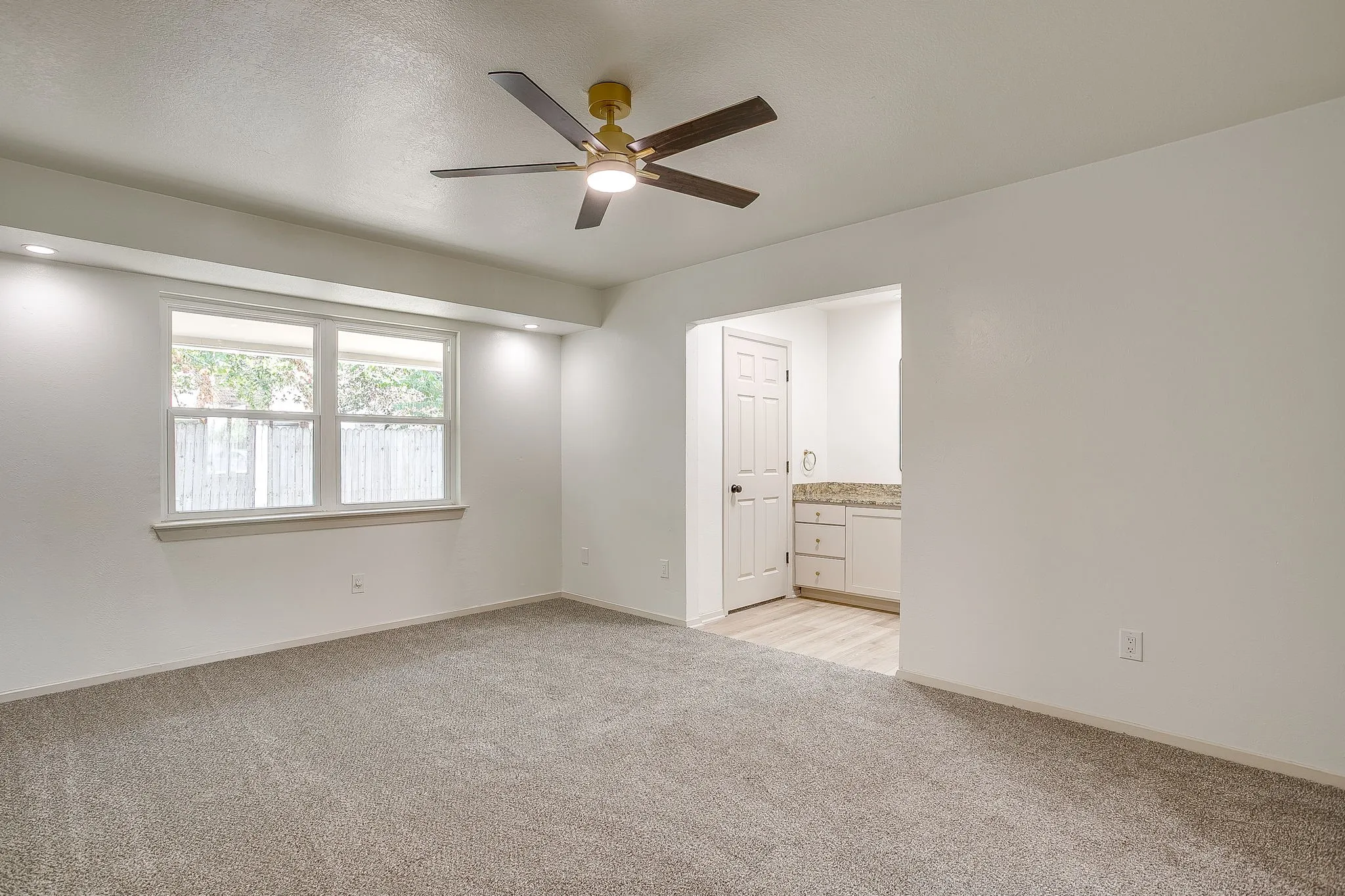 Single Family Residence For Sale in Tarrant County , 7017 Betsy Ross Court, Watauga, Texas 76148, 3 Bedroom, 2 Bathroom, 2 Garage spaces, 1,388 Sqft, built in 1978, mls#21350679, Real Estate Agent in Watauga, Homes For Sale in Tarrant county, Homes For Sale in Watauga, Realtor in Watauga Texas, Real Estate Brokerage Independent Realty Texas, Luminita Cordes Realtor