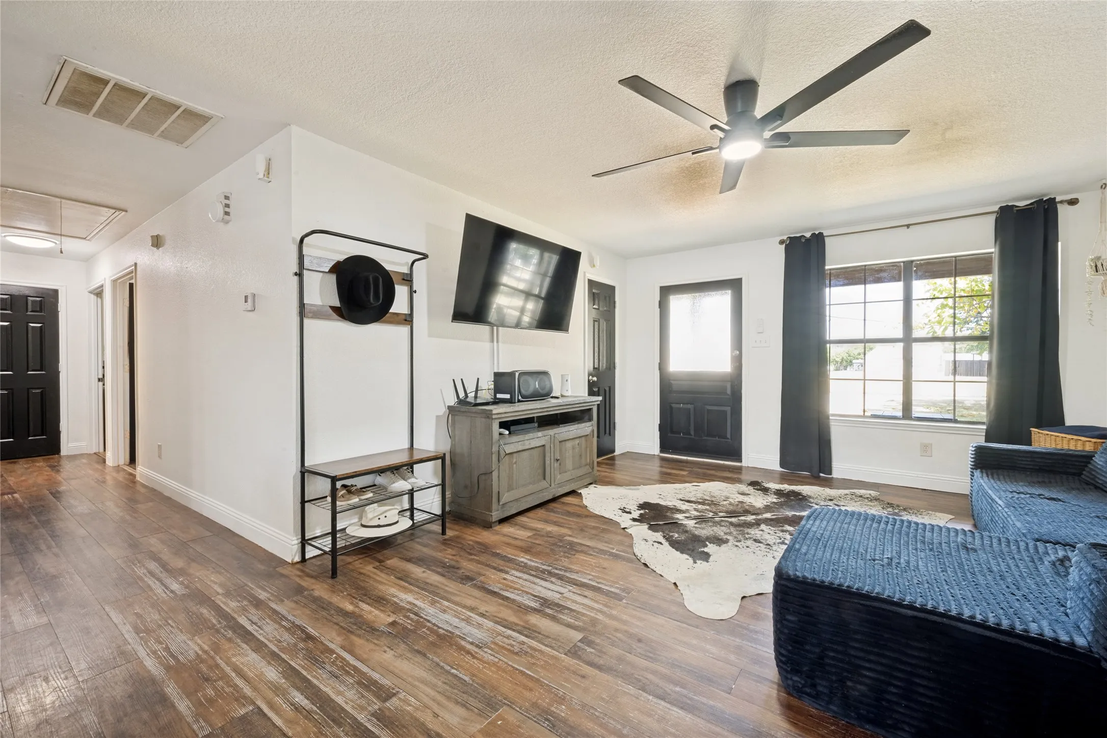 Single Family Residence For Sale in Denton County , 105 N 7th Street, Sanger, Texas 76266, 3 Bedroom, 1 Bathroom, Garage spaces, 1,200 Sqft, built in 2009, mls#21354310, Real Estate Agent in Sanger, Homes For Sale in Denton county, Homes For Sale in Sanger, Realtor in Sanger Texas, Real Estate Brokerage Independent Realty Texas, Luminita Cordes Realtor