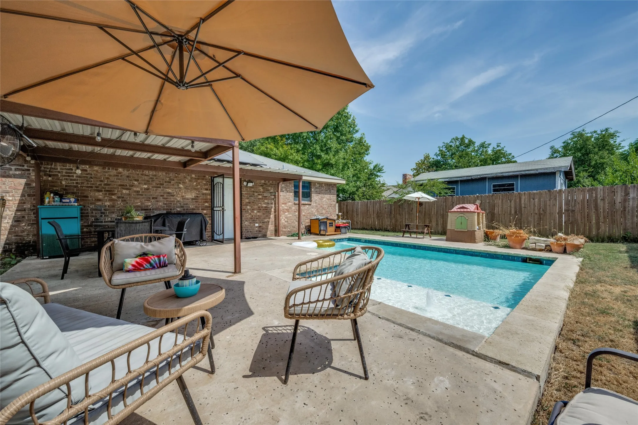 Single Family Residence For Sale in Denton County , 105 N 7th Street, Sanger, Texas 76266, 3 Bedroom, 1 Bathroom, Garage spaces, 1,200 Sqft, built in 2009, mls#21354310, Real Estate Agent in Sanger, Homes For Sale in Denton county, Homes For Sale in Sanger, Realtor in Sanger Texas, Real Estate Brokerage Independent Realty Texas, Luminita Cordes Realtor