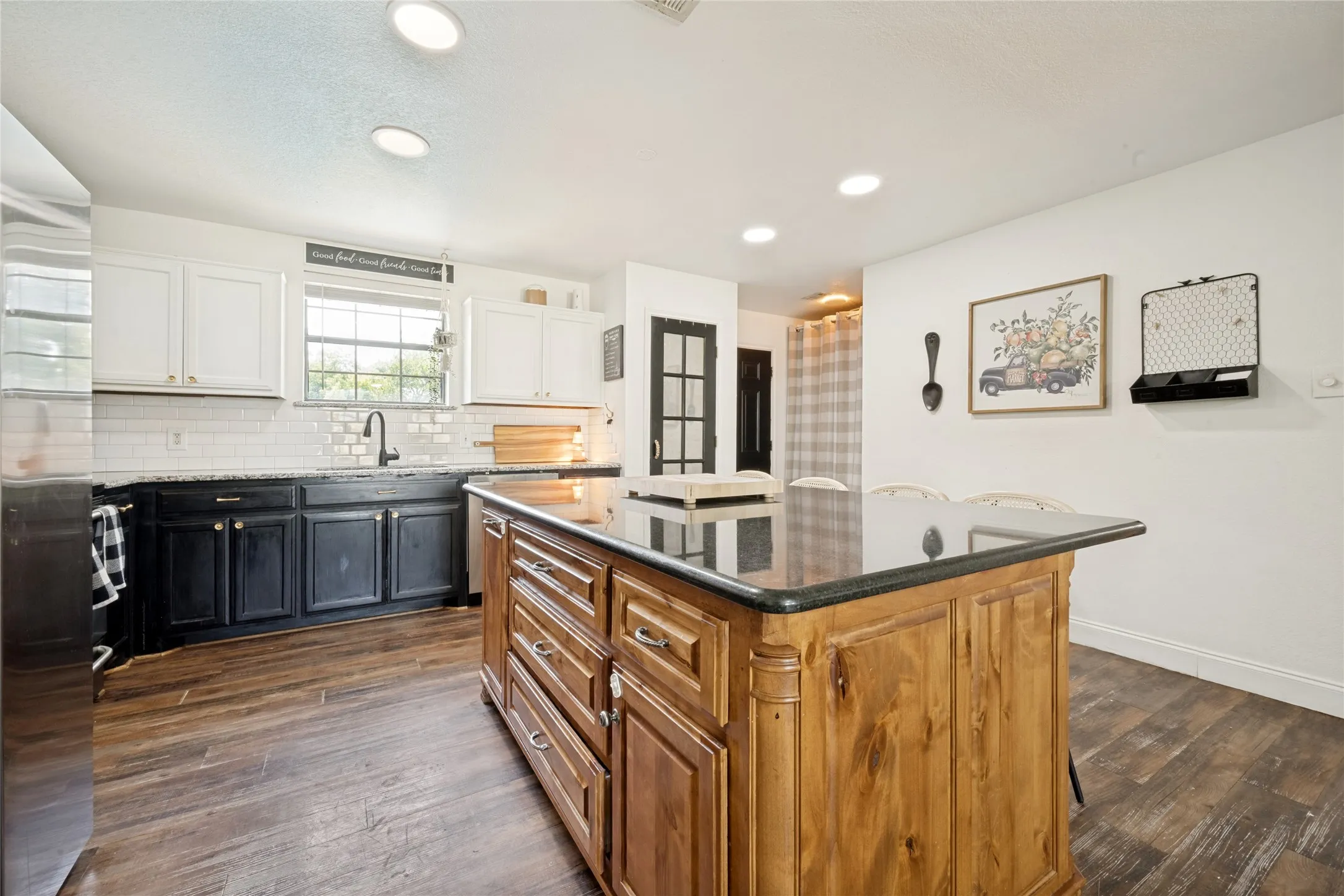 Single Family Residence For Sale in Denton County , 105 N 7th Street, Sanger, Texas 76266, 3 Bedroom, 1 Bathroom, Garage spaces, 1,200 Sqft, built in 2009, mls#21354310, Real Estate Agent in Sanger, Homes For Sale in Denton county, Homes For Sale in Sanger, Realtor in Sanger Texas, Real Estate Brokerage Independent Realty Texas, Luminita Cordes Realtor