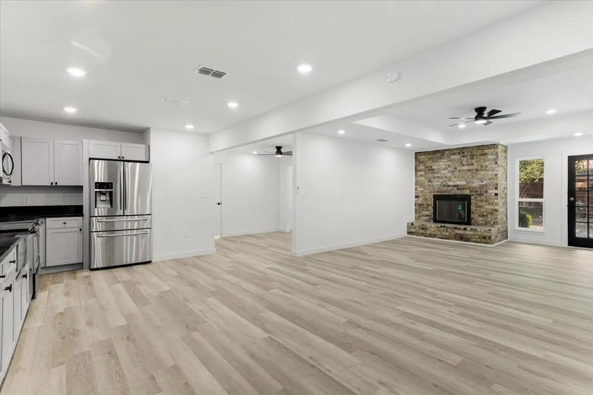 Duplex For Rent in Dallas County , 2149 Willow Place B, Carrollton, Texas 75006, 3 Bedroom, 2 Bathroom, 2 Garage spaces, 1,561 Sqft, built in 1979, mls#21354297, Real Estate Agent in Carrollton, Homes For Rent in Dallas county, Homes For Rent in Carrollton, Realtor in Carrollton Texas, Real Estate Brokerage Independent Realty Texas, Luminita Cordes Realtor