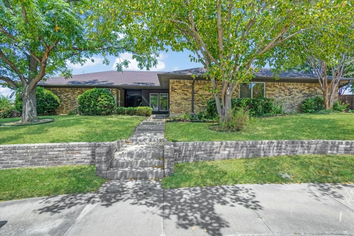 Duplex For Rent in Dallas County , 2149 Willow Place B, Carrollton, Texas 75006, 3 Bedroom, 2 Bathroom, 2 Garage spaces, 1,561 Sqft, built in 1979, mls#21354297, Real Estate Agent in Carrollton, Homes For Rent in Dallas county, Homes For Rent in Carrollton, Realtor in Carrollton Texas, Real Estate Brokerage Independent Realty Texas, Luminita Cordes Realtor