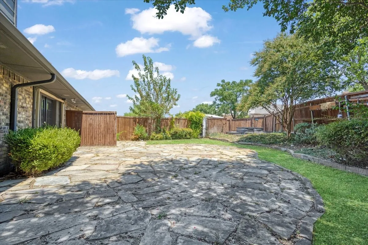 Duplex For Rent in Dallas County , 2149 Willow Place B, Carrollton, Texas 75006, 3 Bedroom, 2 Bathroom, 2 Garage spaces, 1,561 Sqft, built in 1979, mls#21354297, Real Estate Agent in Carrollton, Homes For Rent in Dallas county, Homes For Rent in Carrollton, Realtor in Carrollton Texas, Real Estate Brokerage Independent Realty Texas, Luminita Cordes Realtor