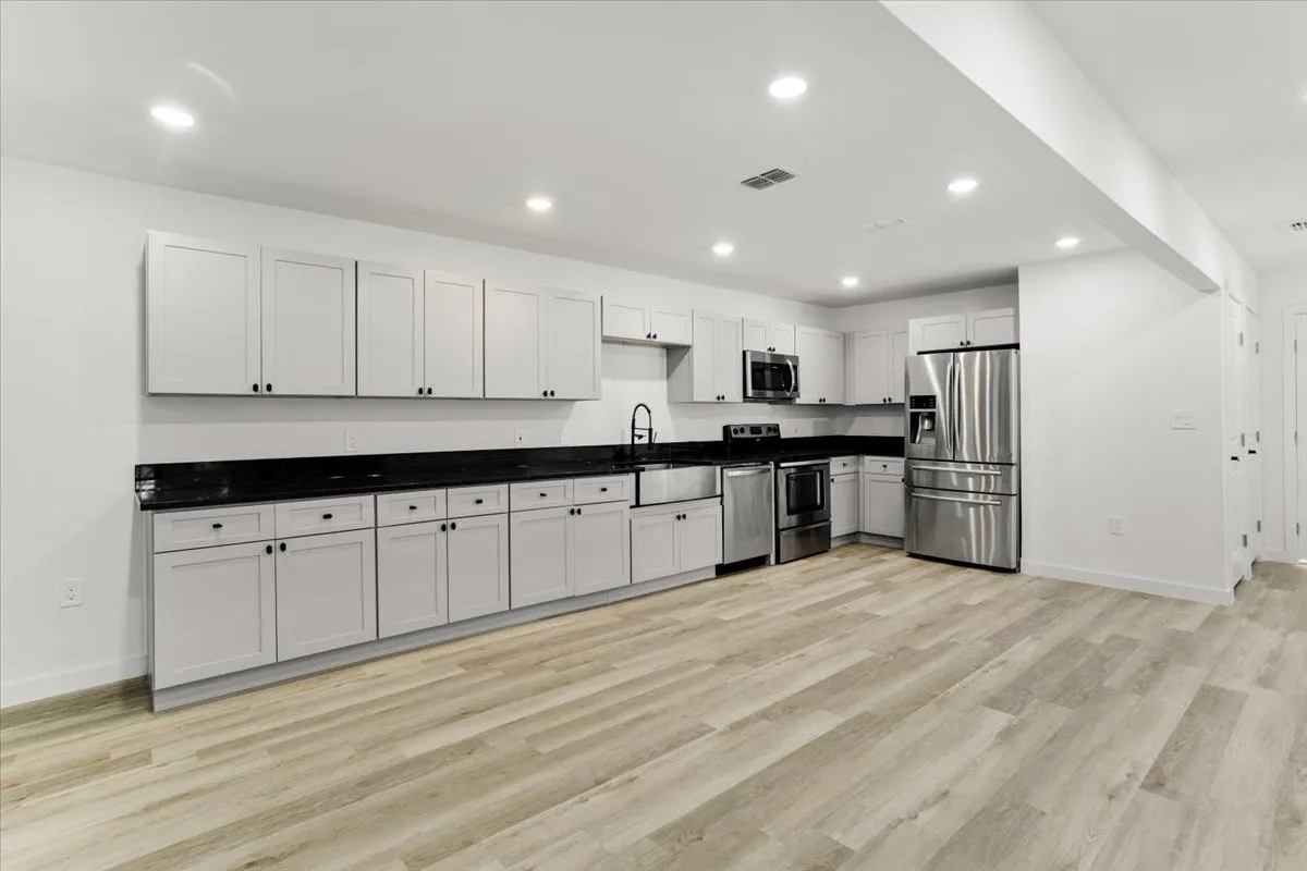 Duplex For Rent in Dallas County , 2149 Willow Place B, Carrollton, Texas 75006, 3 Bedroom, 2 Bathroom, 2 Garage spaces, 1,561 Sqft, built in 1979, mls#21354297, Real Estate Agent in Carrollton, Homes For Rent in Dallas county, Homes For Rent in Carrollton, Realtor in Carrollton Texas, Real Estate Brokerage Independent Realty Texas, Luminita Cordes Realtor