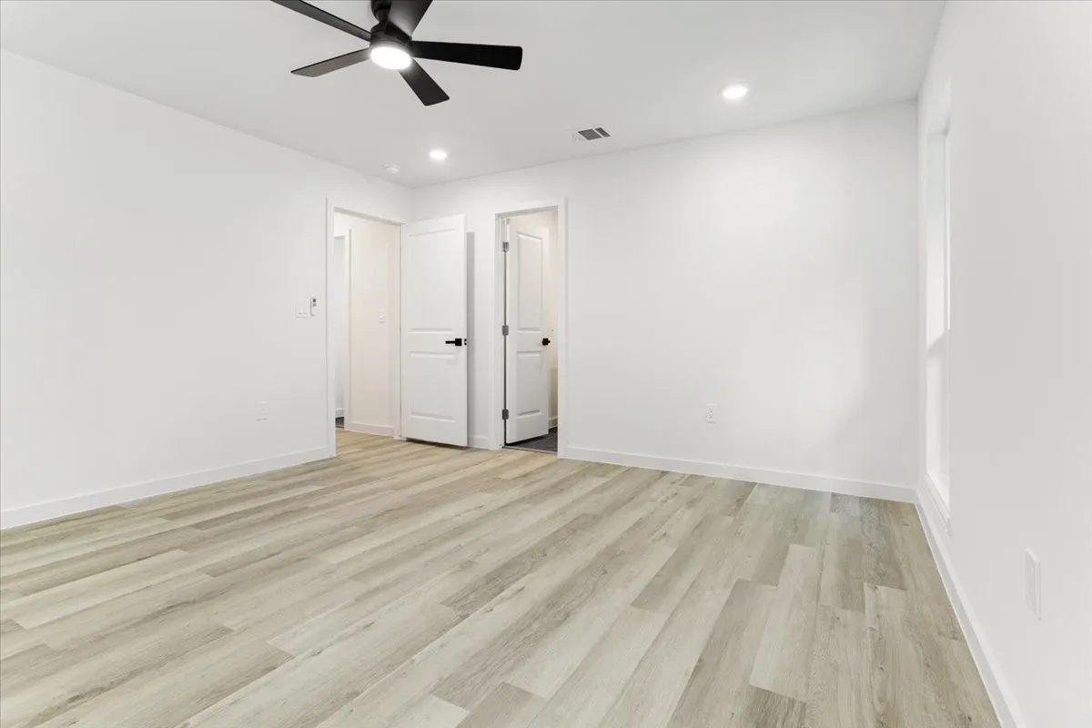 Duplex For Rent in Dallas County , 2149 Willow Place B, Carrollton, Texas 75006, 3 Bedroom, 2 Bathroom, 2 Garage spaces, 1,561 Sqft, built in 1979, mls#21354297, Real Estate Agent in Carrollton, Homes For Rent in Dallas county, Homes For Rent in Carrollton, Realtor in Carrollton Texas, Real Estate Brokerage Independent Realty Texas, Luminita Cordes Realtor