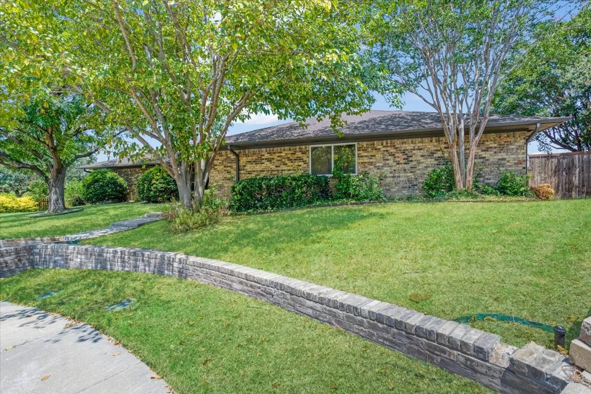 Duplex For Rent in Dallas County , 2149 Willow Place B, Carrollton, Texas 75006, 3 Bedroom, 2 Bathroom, 2 Garage spaces, 1,561 Sqft, built in 1979, mls#21354297, Real Estate Agent in Carrollton, Homes For Rent in Dallas county, Homes For Rent in Carrollton, Realtor in Carrollton Texas, Real Estate Brokerage Independent Realty Texas, Luminita Cordes Realtor