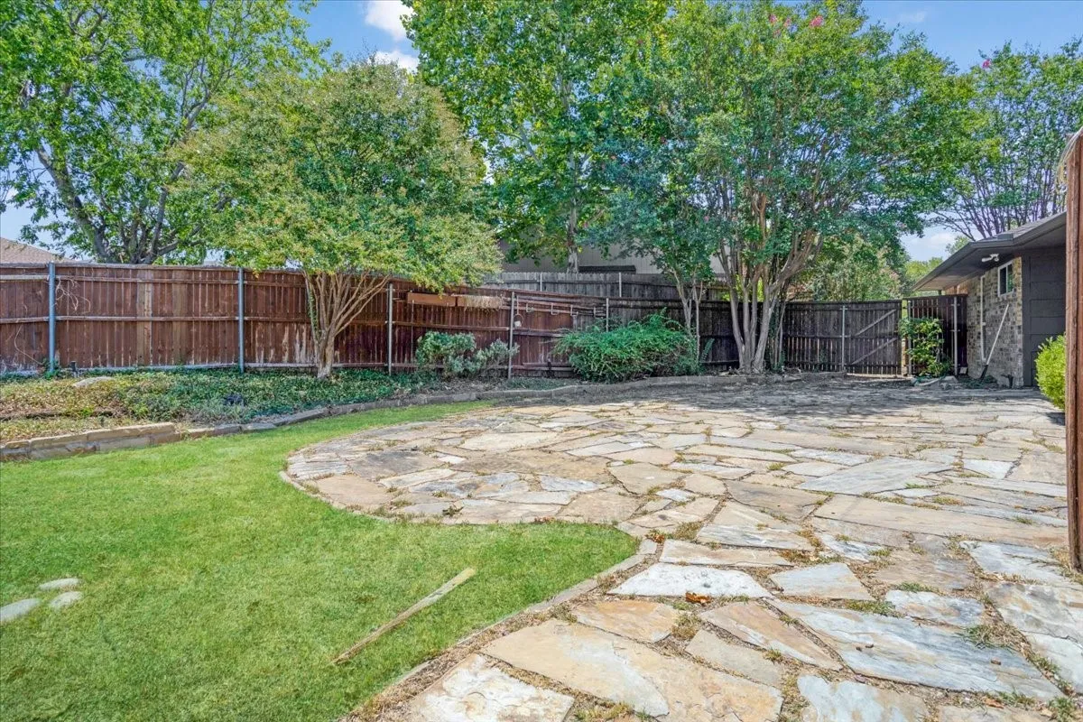Duplex For Rent in Dallas County , 2149 Willow Place B, Carrollton, Texas 75006, 3 Bedroom, 2 Bathroom, 2 Garage spaces, 1,561 Sqft, built in 1979, mls#21354297, Real Estate Agent in Carrollton, Homes For Rent in Dallas county, Homes For Rent in Carrollton, Realtor in Carrollton Texas, Real Estate Brokerage Independent Realty Texas, Luminita Cordes Realtor