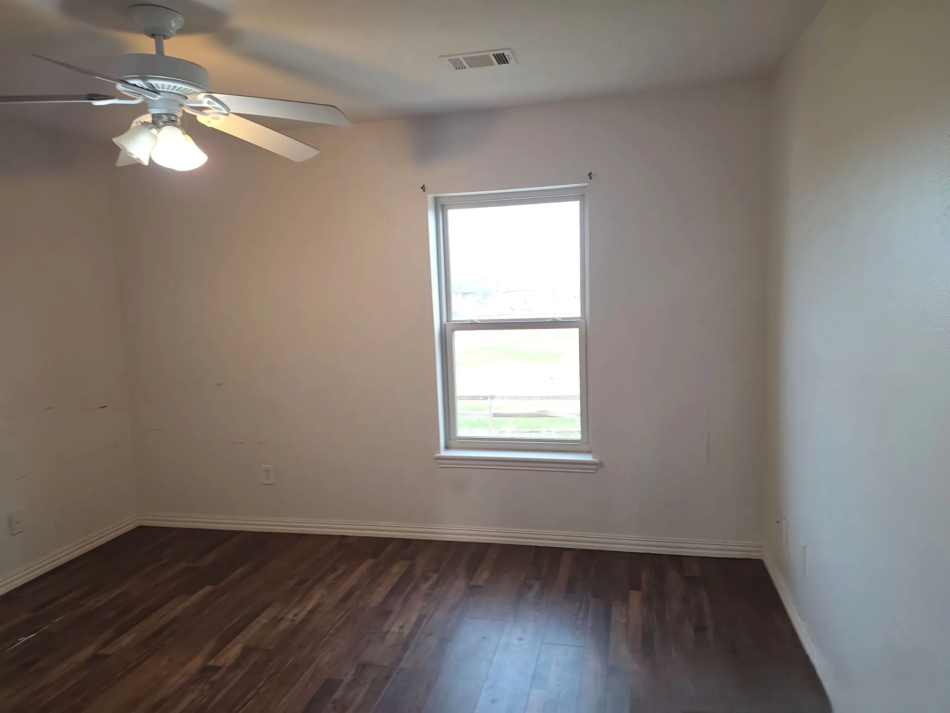 Single Family Residence For Sale in Denton County , 10456 Gentry Drive, Justin, Texas 76247, 4 Bedroom, 3 Bathroom, 2 Garage spaces, 2,244 Sqft, built in 2001, mls#21354329, Real Estate Agent in Justin, Homes For Sale in Denton county, Homes For Sale in Justin, Realtor in Justin Texas, Real Estate Brokerage Independent Realty Texas, Luminita Cordes Realtor