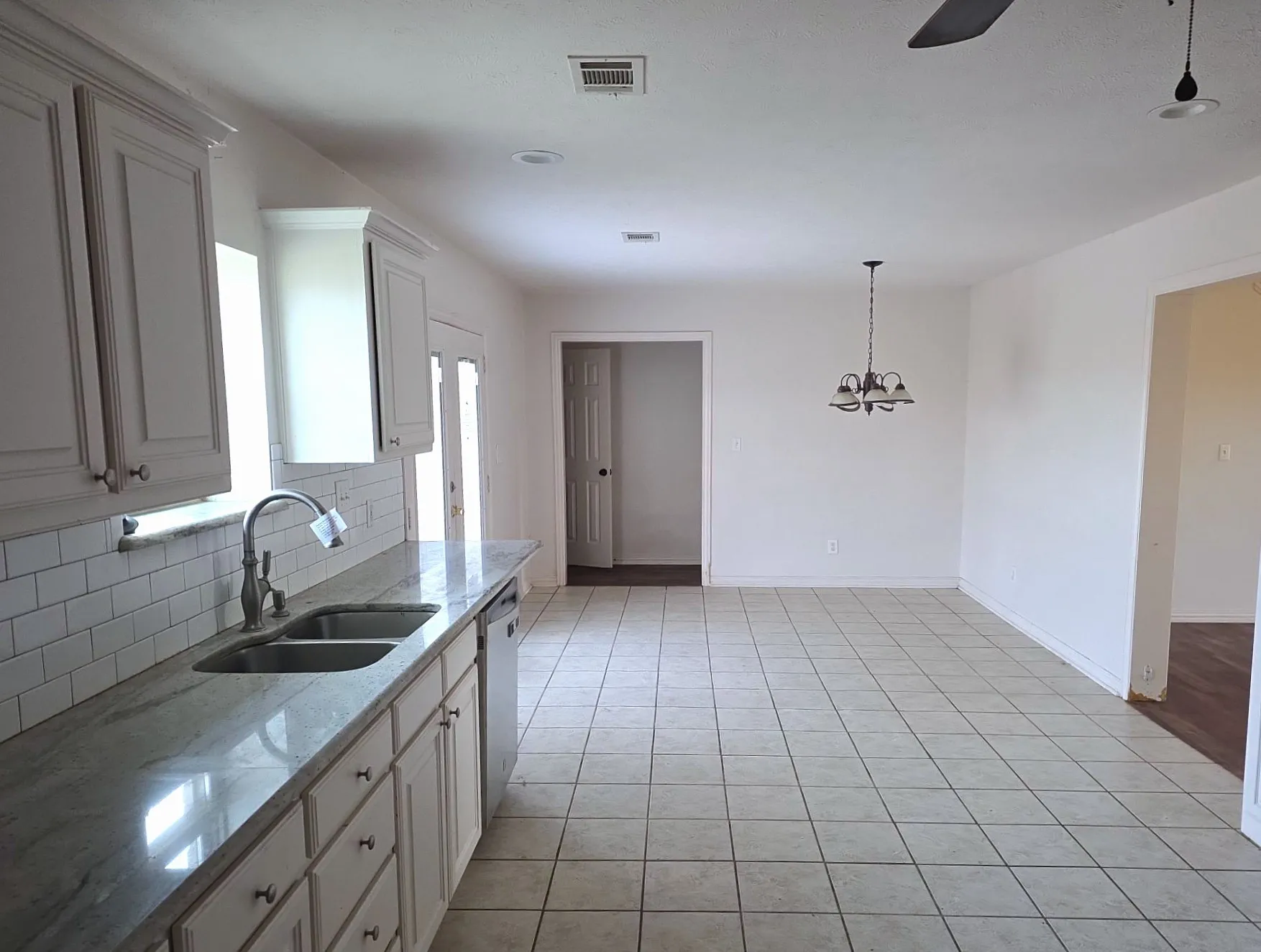 Single Family Residence For Sale in Denton County , 10456 Gentry Drive, Justin, Texas 76247, 4 Bedroom, 3 Bathroom, 2 Garage spaces, 2,244 Sqft, built in 2001, mls#21354329, Real Estate Agent in Justin, Homes For Sale in Denton county, Homes For Sale in Justin, Realtor in Justin Texas, Real Estate Brokerage Independent Realty Texas, Luminita Cordes Realtor