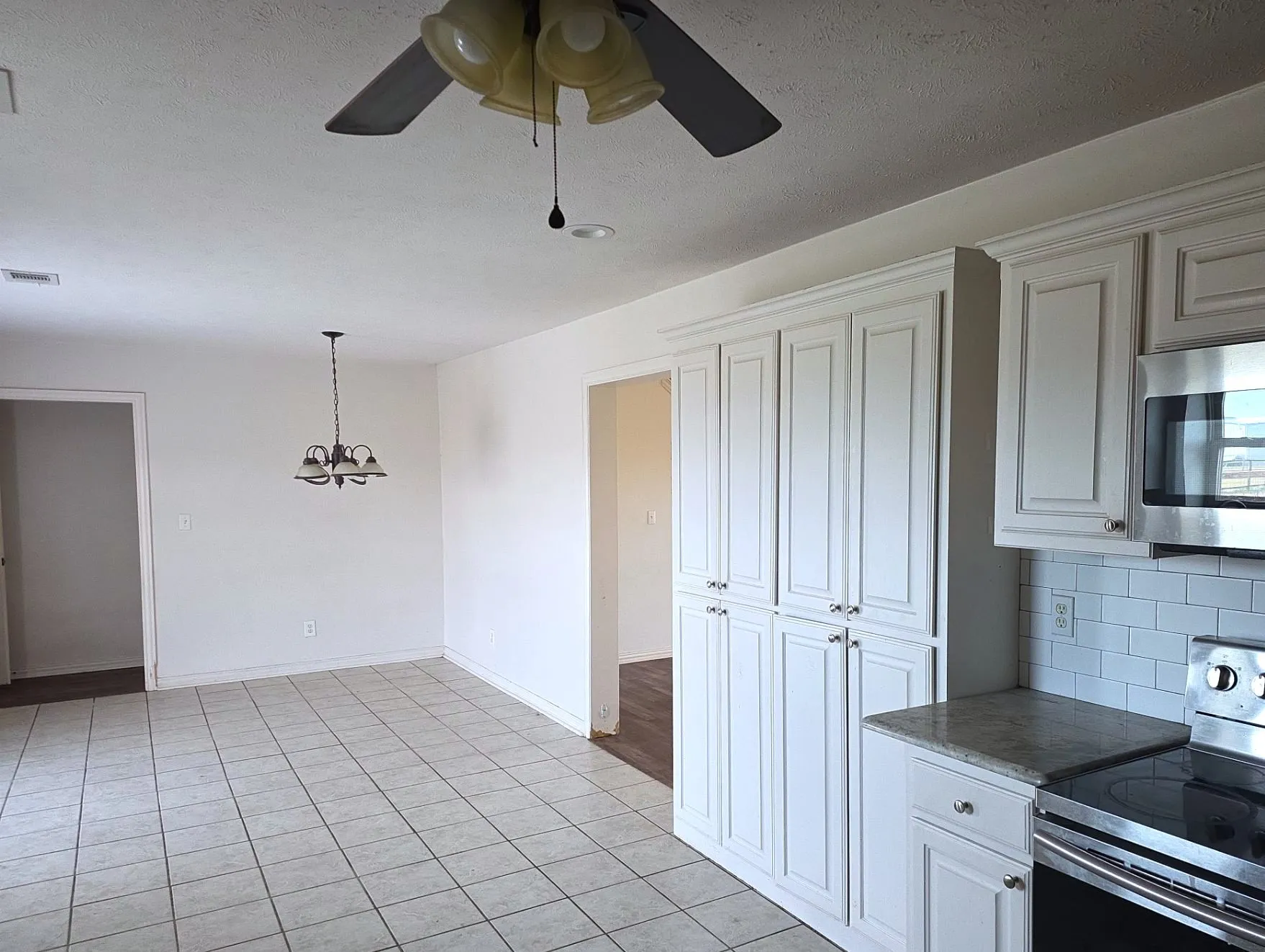 Single Family Residence For Sale in Denton County , 10456 Gentry Drive, Justin, Texas 76247, 4 Bedroom, 3 Bathroom, 2 Garage spaces, 2,244 Sqft, built in 2001, mls#21354329, Real Estate Agent in Justin, Homes For Sale in Denton county, Homes For Sale in Justin, Realtor in Justin Texas, Real Estate Brokerage Independent Realty Texas, Luminita Cordes Realtor