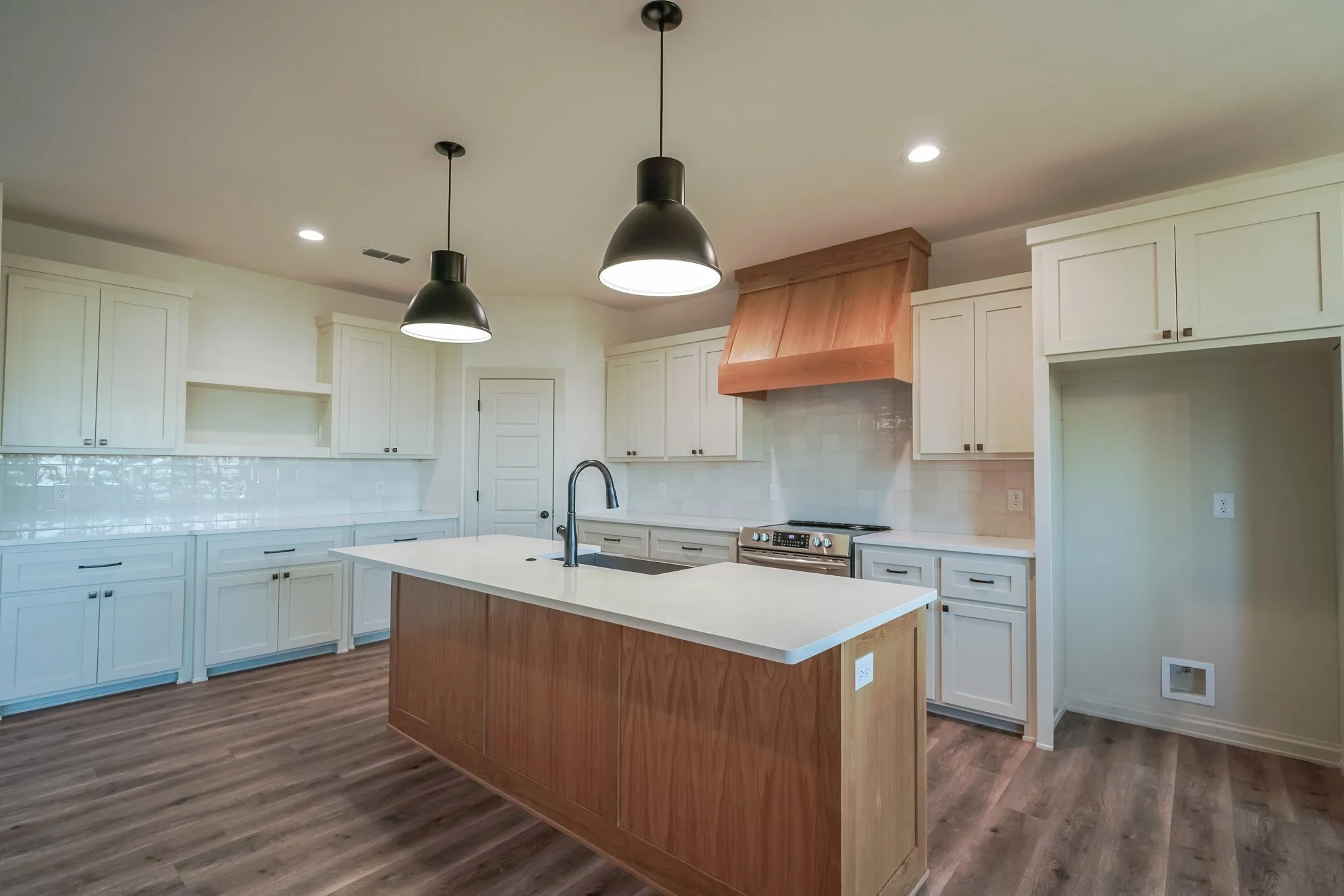 Single Family Residence For Sale in Taylor County , 6617 Beals Creek Avenue, Abilene, Texas 79606, 4 Bedroom, 3 Bathroom, 3 Garage spaces, 2,476 Sqft, built in 2023, mls#21354101, Real Estate Agent in Abilene, Homes For Sale in Taylor county, Homes For Sale in Abilene, Realtor in Abilene Texas, Real Estate Brokerage Independent Realty Texas, Luminita Cordes Realtor