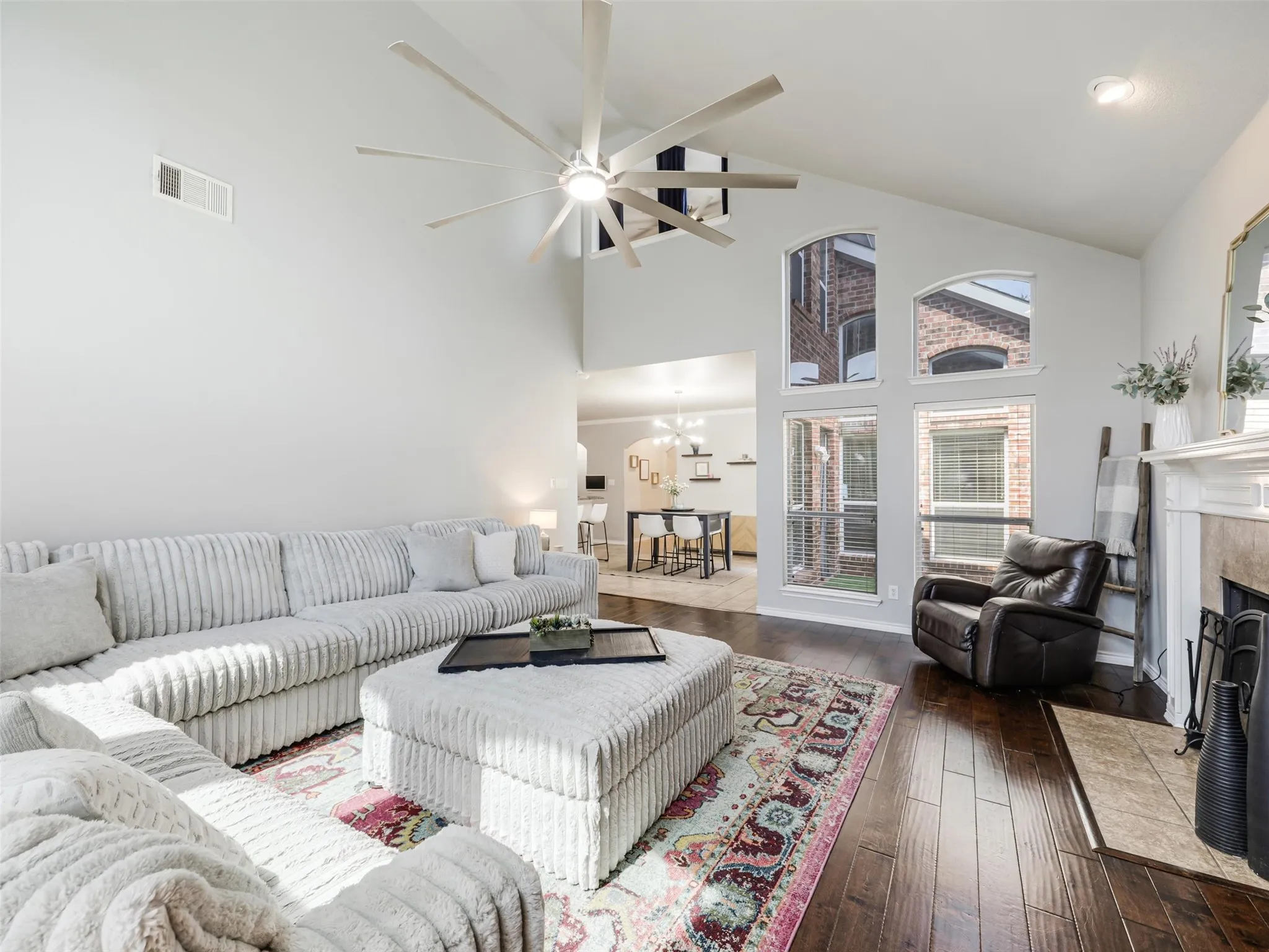 Single Family Residence For Sale in Denton County , 13827 Plum Valley Drive, Frisco, Texas 75033, 4 Bedroom, 3 Bathroom, 2 Garage spaces, 3,013 Sqft, built in 2006, mls#21354336, Real Estate Agent in Frisco, Homes For Sale in Denton county, Homes For Sale in Frisco, Realtor in Frisco Texas, Real Estate Brokerage Independent Realty Texas, Luminita Cordes Realtor