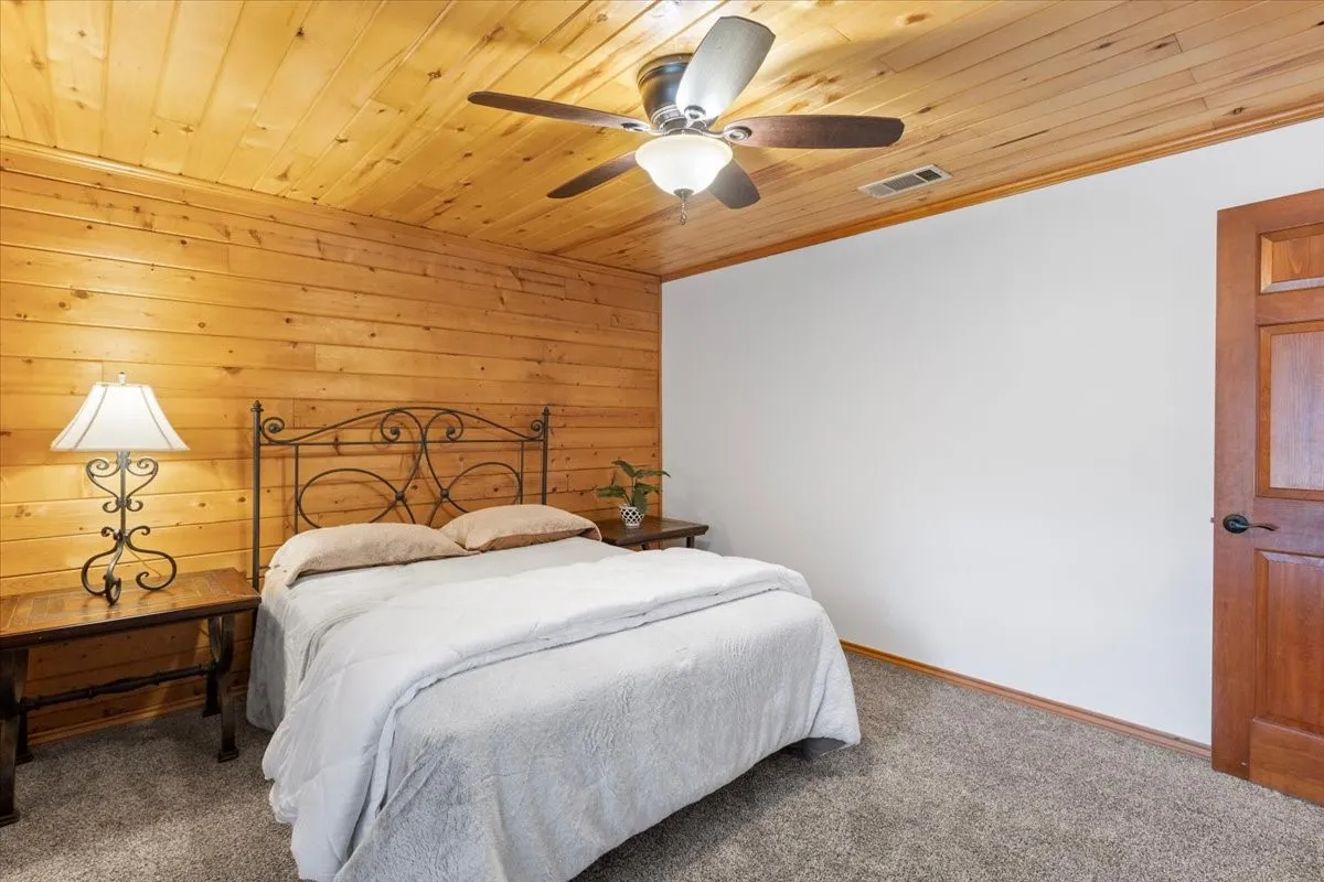 Single Family Residence For Sale in Smith County , 1603 Pineview Lane, Hideaway, Texas 75771, 3 Bedroom, 2 Bathroom, 3 Garage spaces, 1,816 Sqft, built in 1983, mls#21354332, Real Estate Agent in Hideaway, Homes For Sale in Smith county, Homes For Sale in Hideaway, Realtor in Hideaway Texas, Real Estate Brokerage Independent Realty Texas, Luminita Cordes Realtor