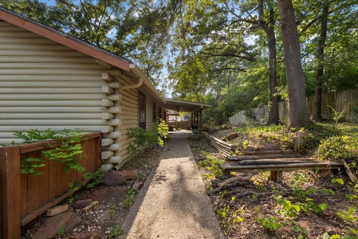 Single Family Residence For Sale in Smith County , 1603 Pineview Lane, Hideaway, Texas 75771, 3 Bedroom, 2 Bathroom, 3 Garage spaces, 1,816 Sqft, built in 1983, mls#21354332, Real Estate Agent in Hideaway, Homes For Sale in Smith county, Homes For Sale in Hideaway, Realtor in Hideaway Texas, Real Estate Brokerage Independent Realty Texas, Luminita Cordes Realtor