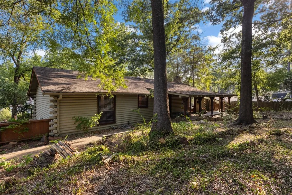 Single Family Residence For Sale in Smith County , 1603 Pineview Lane, Hideaway, Texas 75771, 3 Bedroom, 2 Bathroom, 3 Garage spaces, 1,816 Sqft, built in 1983, mls#21354332, Real Estate Agent in Hideaway, Homes For Sale in Smith county, Homes For Sale in Hideaway, Realtor in Hideaway Texas, Real Estate Brokerage Independent Realty Texas, Luminita Cordes Realtor