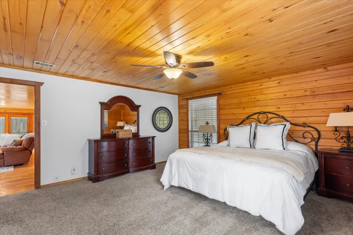 Single Family Residence For Sale in Smith County , 1603 Pineview Lane, Hideaway, Texas 75771, 3 Bedroom, 2 Bathroom, 3 Garage spaces, 1,816 Sqft, built in 1983, mls#21354332, Real Estate Agent in Hideaway, Homes For Sale in Smith county, Homes For Sale in Hideaway, Realtor in Hideaway Texas, Real Estate Brokerage Independent Realty Texas, Luminita Cordes Realtor