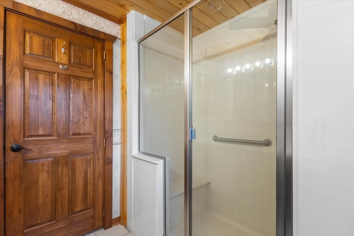 Single Family Residence For Sale in Smith County , 1603 Pineview Lane, Hideaway, Texas 75771, 3 Bedroom, 2 Bathroom, 3 Garage spaces, 1,816 Sqft, built in 1983, mls#21354332, Real Estate Agent in Hideaway, Homes For Sale in Smith county, Homes For Sale in Hideaway, Realtor in Hideaway Texas, Real Estate Brokerage Independent Realty Texas, Luminita Cordes Realtor