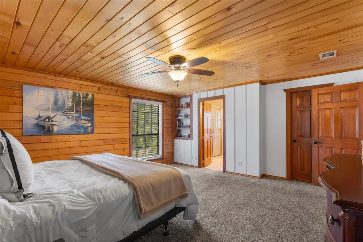 Single Family Residence For Sale in Smith County , 1603 Pineview Lane, Hideaway, Texas 75771, 3 Bedroom, 2 Bathroom, 3 Garage spaces, 1,816 Sqft, built in 1983, mls#21354332, Real Estate Agent in Hideaway, Homes For Sale in Smith county, Homes For Sale in Hideaway, Realtor in Hideaway Texas, Real Estate Brokerage Independent Realty Texas, Luminita Cordes Realtor