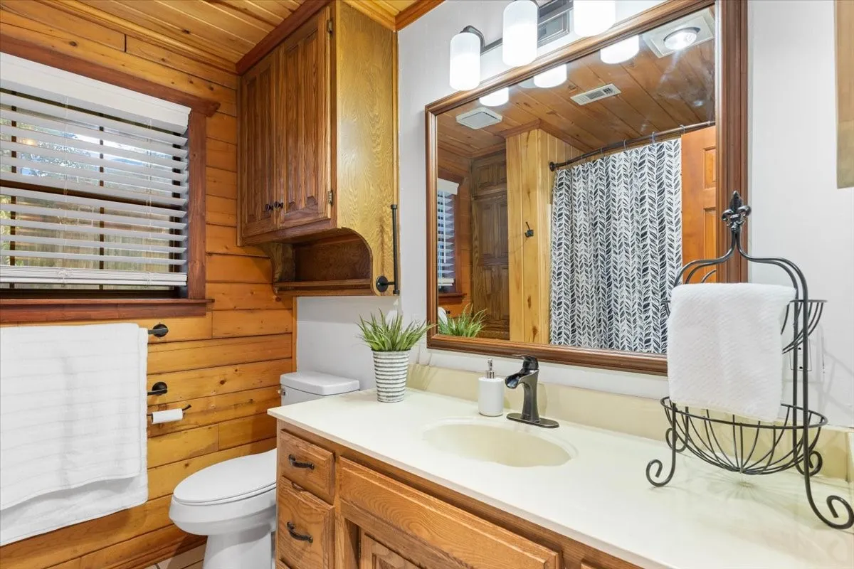 Single Family Residence For Sale in Smith County , 1603 Pineview Lane, Hideaway, Texas 75771, 3 Bedroom, 2 Bathroom, 3 Garage spaces, 1,816 Sqft, built in 1983, mls#21354332, Real Estate Agent in Hideaway, Homes For Sale in Smith county, Homes For Sale in Hideaway, Realtor in Hideaway Texas, Real Estate Brokerage Independent Realty Texas, Luminita Cordes Realtor