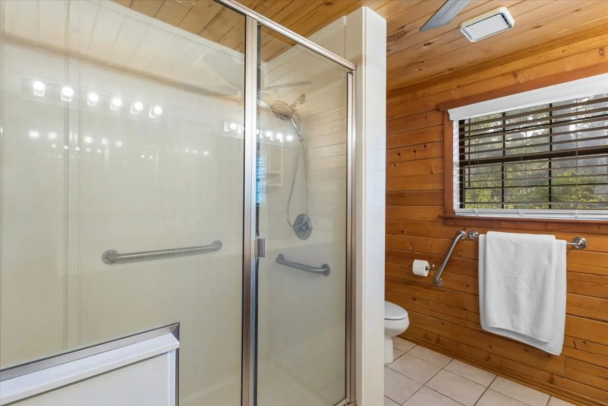 Single Family Residence For Sale in Smith County , 1603 Pineview Lane, Hideaway, Texas 75771, 3 Bedroom, 2 Bathroom, 3 Garage spaces, 1,816 Sqft, built in 1983, mls#21354332, Real Estate Agent in Hideaway, Homes For Sale in Smith county, Homes For Sale in Hideaway, Realtor in Hideaway Texas, Real Estate Brokerage Independent Realty Texas, Luminita Cordes Realtor