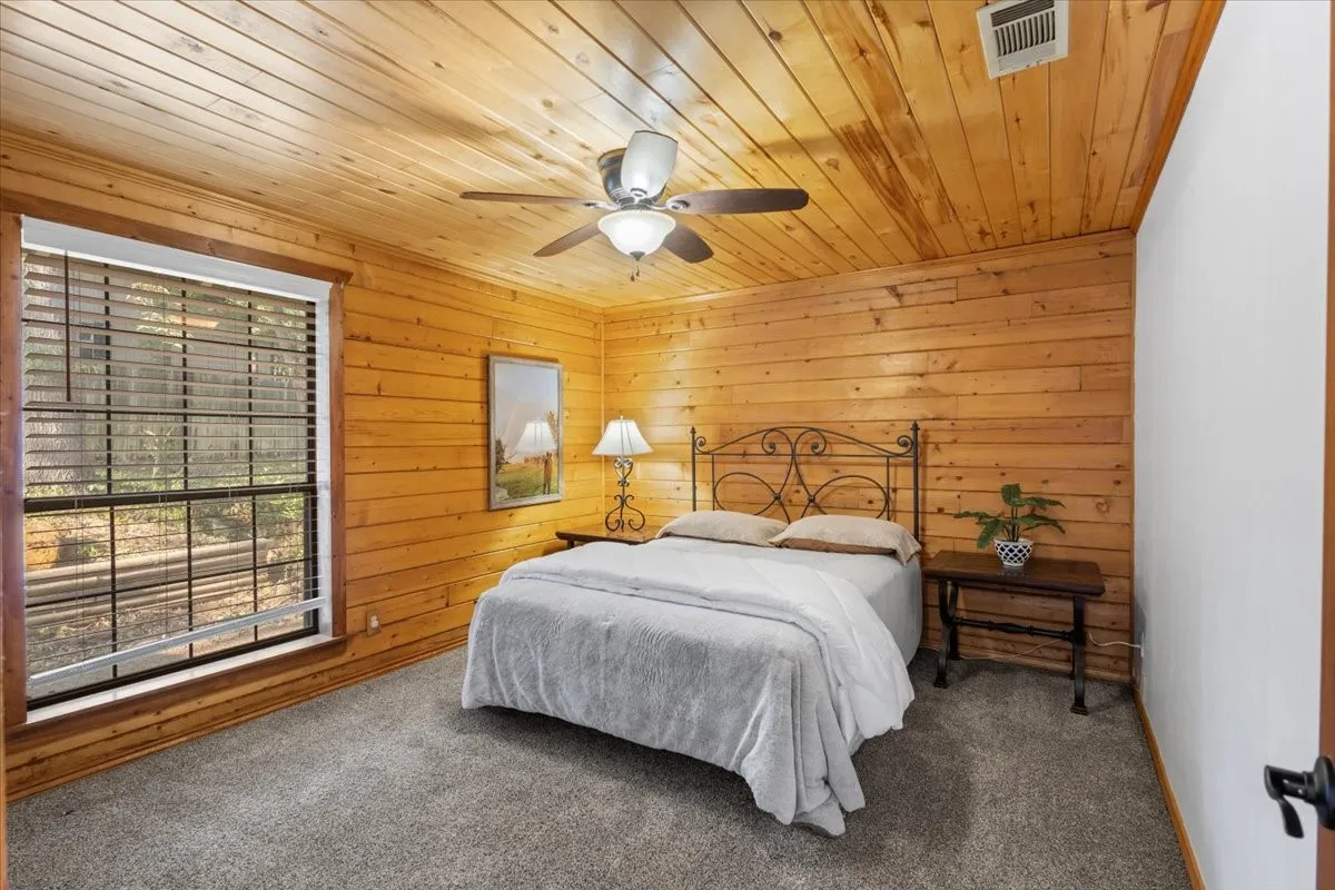 Single Family Residence For Sale in Smith County , 1603 Pineview Lane, Hideaway, Texas 75771, 3 Bedroom, 2 Bathroom, 3 Garage spaces, 1,816 Sqft, built in 1983, mls#21354332, Real Estate Agent in Hideaway, Homes For Sale in Smith county, Homes For Sale in Hideaway, Realtor in Hideaway Texas, Real Estate Brokerage Independent Realty Texas, Luminita Cordes Realtor