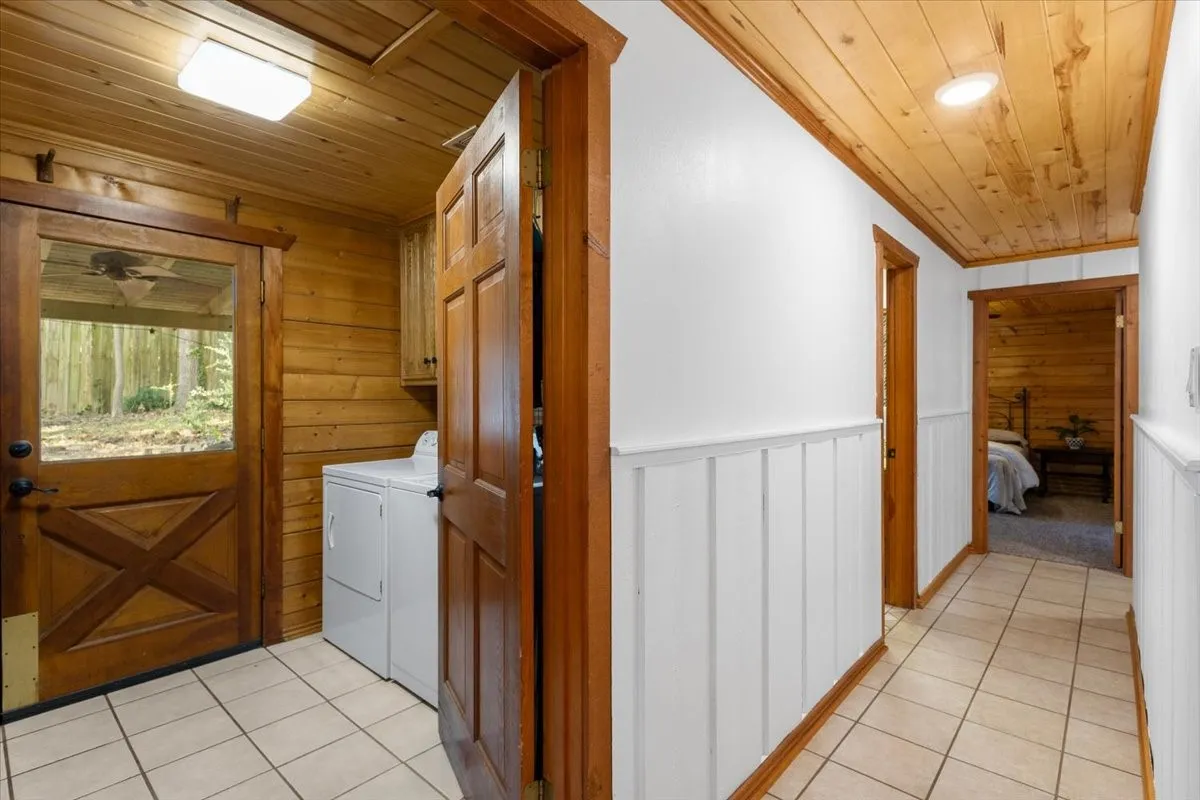 Single Family Residence For Sale in Smith County , 1603 Pineview Lane, Hideaway, Texas 75771, 3 Bedroom, 2 Bathroom, 3 Garage spaces, 1,816 Sqft, built in 1983, mls#21354332, Real Estate Agent in Hideaway, Homes For Sale in Smith county, Homes For Sale in Hideaway, Realtor in Hideaway Texas, Real Estate Brokerage Independent Realty Texas, Luminita Cordes Realtor