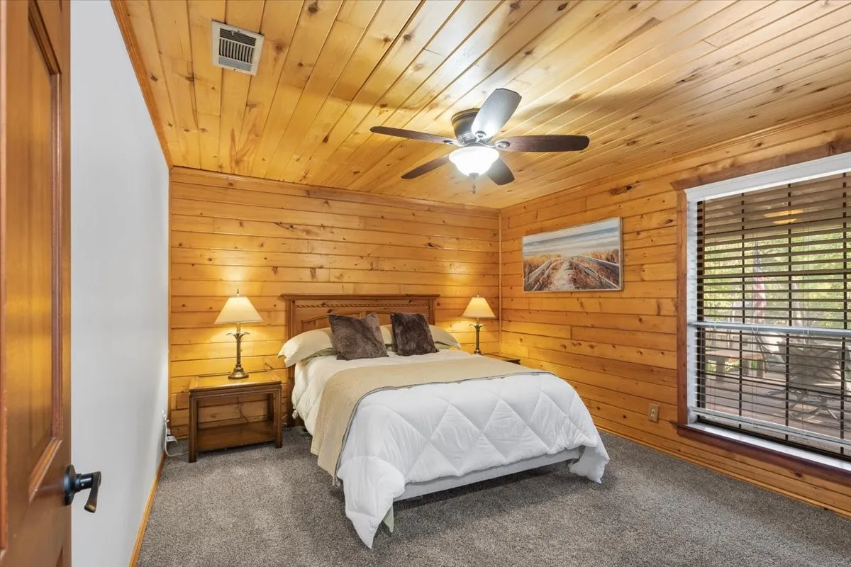 Single Family Residence For Sale in Smith County , 1603 Pineview Lane, Hideaway, Texas 75771, 3 Bedroom, 2 Bathroom, 3 Garage spaces, 1,816 Sqft, built in 1983, mls#21354332, Real Estate Agent in Hideaway, Homes For Sale in Smith county, Homes For Sale in Hideaway, Realtor in Hideaway Texas, Real Estate Brokerage Independent Realty Texas, Luminita Cordes Realtor