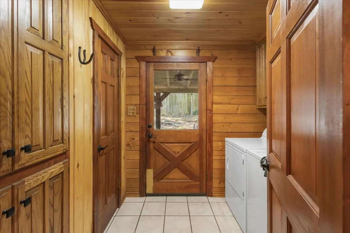Single Family Residence For Sale in Smith County , 1603 Pineview Lane, Hideaway, Texas 75771, 3 Bedroom, 2 Bathroom, 3 Garage spaces, 1,816 Sqft, built in 1983, mls#21354332, Real Estate Agent in Hideaway, Homes For Sale in Smith county, Homes For Sale in Hideaway, Realtor in Hideaway Texas, Real Estate Brokerage Independent Realty Texas, Luminita Cordes Realtor