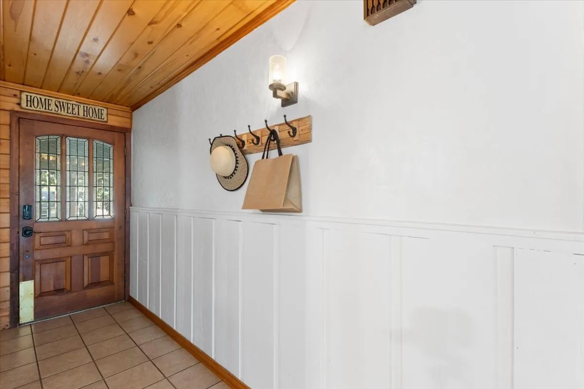 Single Family Residence For Sale in Smith County , 1603 Pineview Lane, Hideaway, Texas 75771, 3 Bedroom, 2 Bathroom, 3 Garage spaces, 1,816 Sqft, built in 1983, mls#21354332, Real Estate Agent in Hideaway, Homes For Sale in Smith county, Homes For Sale in Hideaway, Realtor in Hideaway Texas, Real Estate Brokerage Independent Realty Texas, Luminita Cordes Realtor
