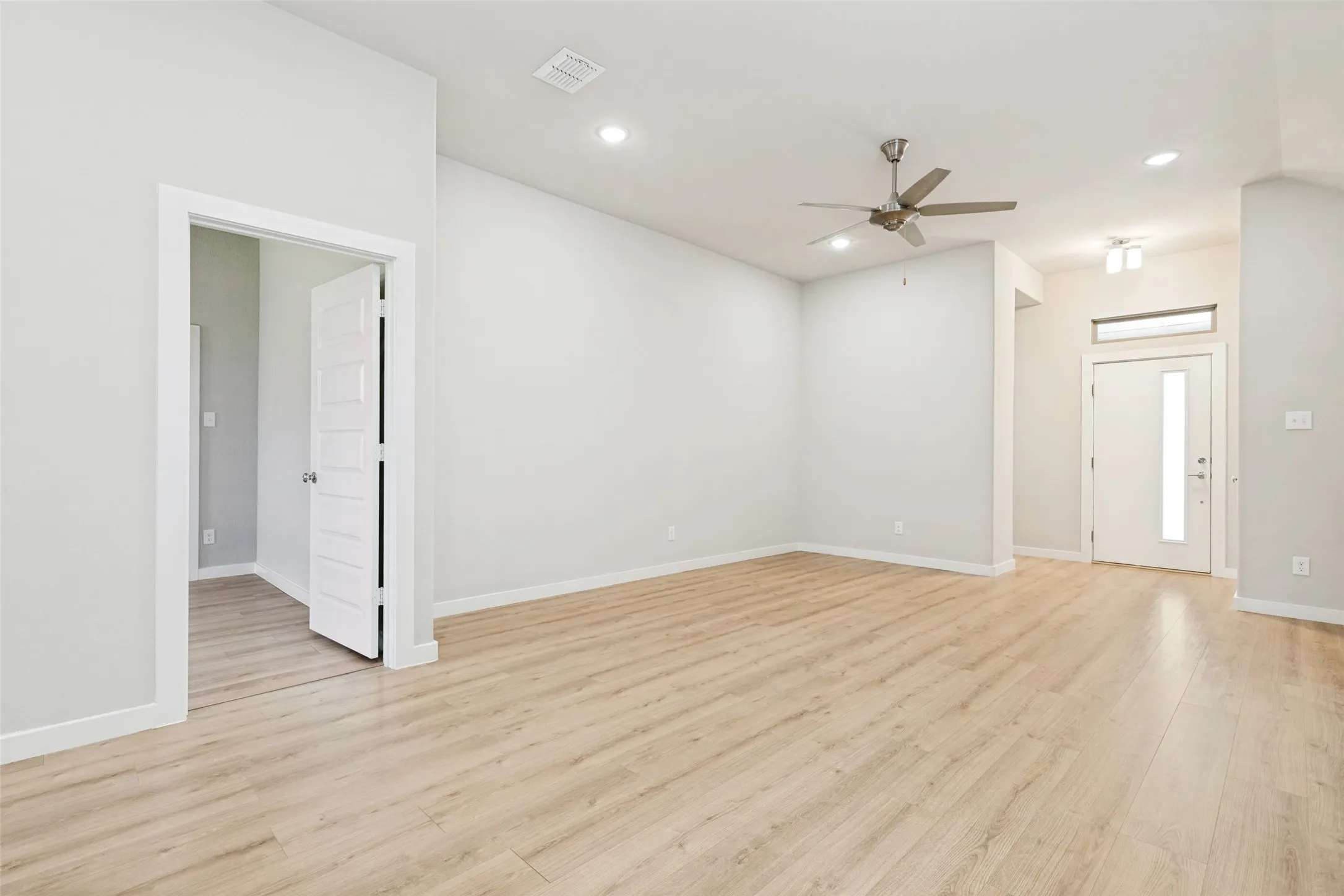 Single Family Residence For Rent in Collin County , 204 Mountain Meadow Lane, Princeton, Texas 75071, 3 Bedroom, 2 Bathroom, 2 Garage spaces, 1,228 Sqft, built in 2023, mls#21354340, Real Estate Agent in Princeton, Homes For Rent in Collin county, Homes For Rent in Princeton, Realtor in Princeton Texas, Real Estate Brokerage Independent Realty Texas, Luminita Cordes Realtor