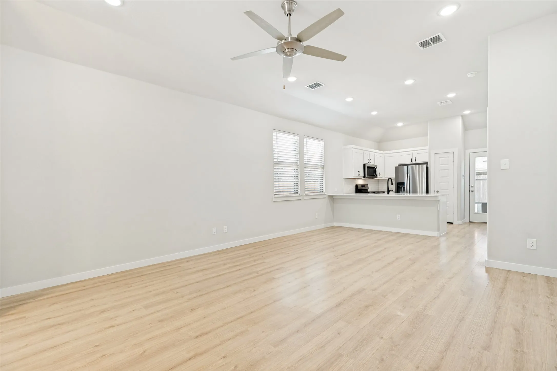 Single Family Residence For Rent in Collin County , 204 Mountain Meadow Lane, Princeton, Texas 75071, 3 Bedroom, 2 Bathroom, 2 Garage spaces, 1,228 Sqft, built in 2023, mls#21354340, Real Estate Agent in Princeton, Homes For Rent in Collin county, Homes For Rent in Princeton, Realtor in Princeton Texas, Real Estate Brokerage Independent Realty Texas, Luminita Cordes Realtor
