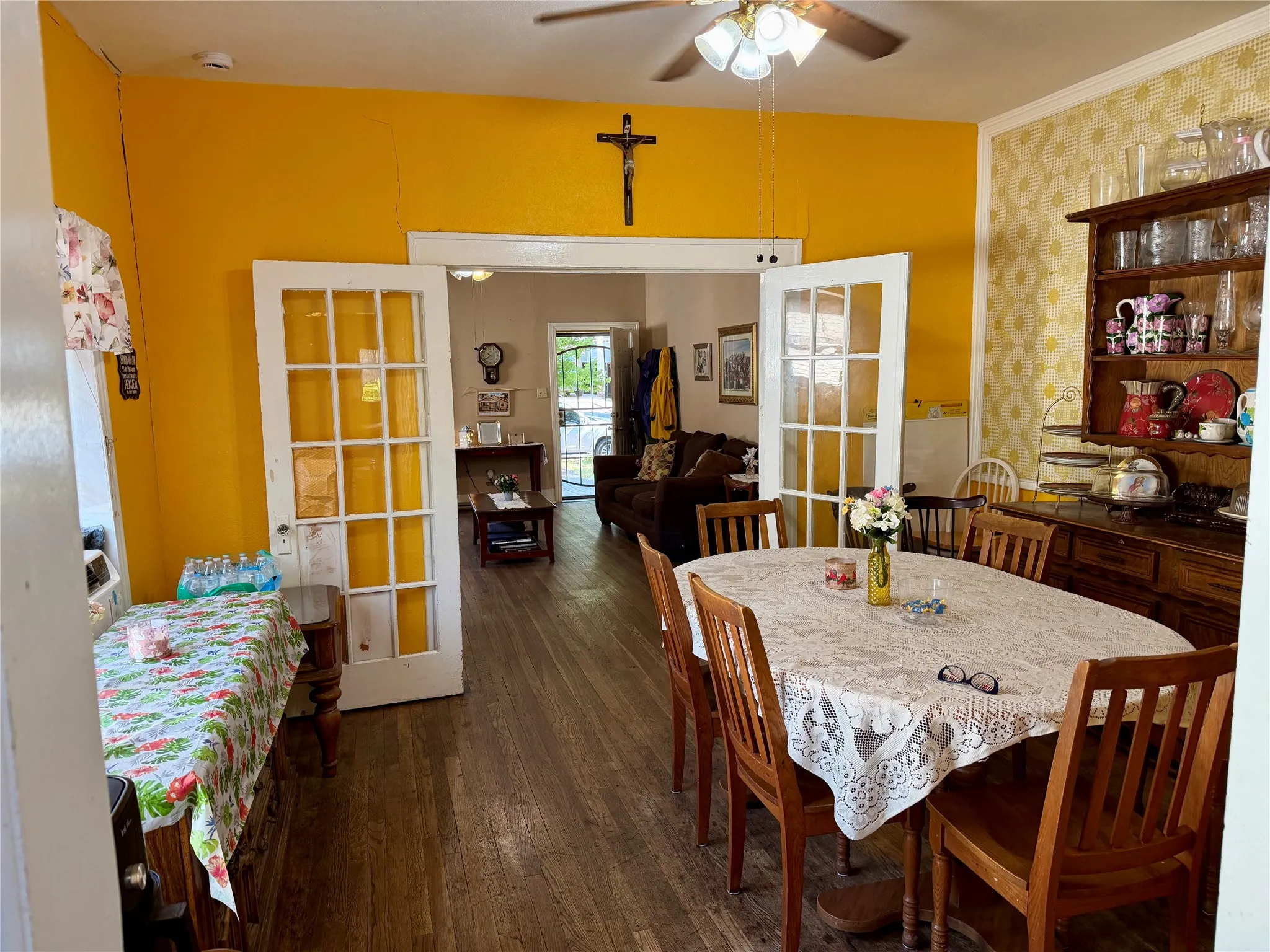 Single Family Residence For Sale in Dallas County , 5346 Miller Avenue, Dallas, Texas 75206, 3 Bedroom, 2 Bathroom, Garage spaces, 1,872 Sqft, built in 1920, mls#21354344, Real Estate Agent in Dallas, Homes For Sale in Dallas county, Homes For Sale in Dallas, Realtor in Dallas Texas, Real Estate Brokerage Independent Realty Texas, Luminita Cordes Realtor