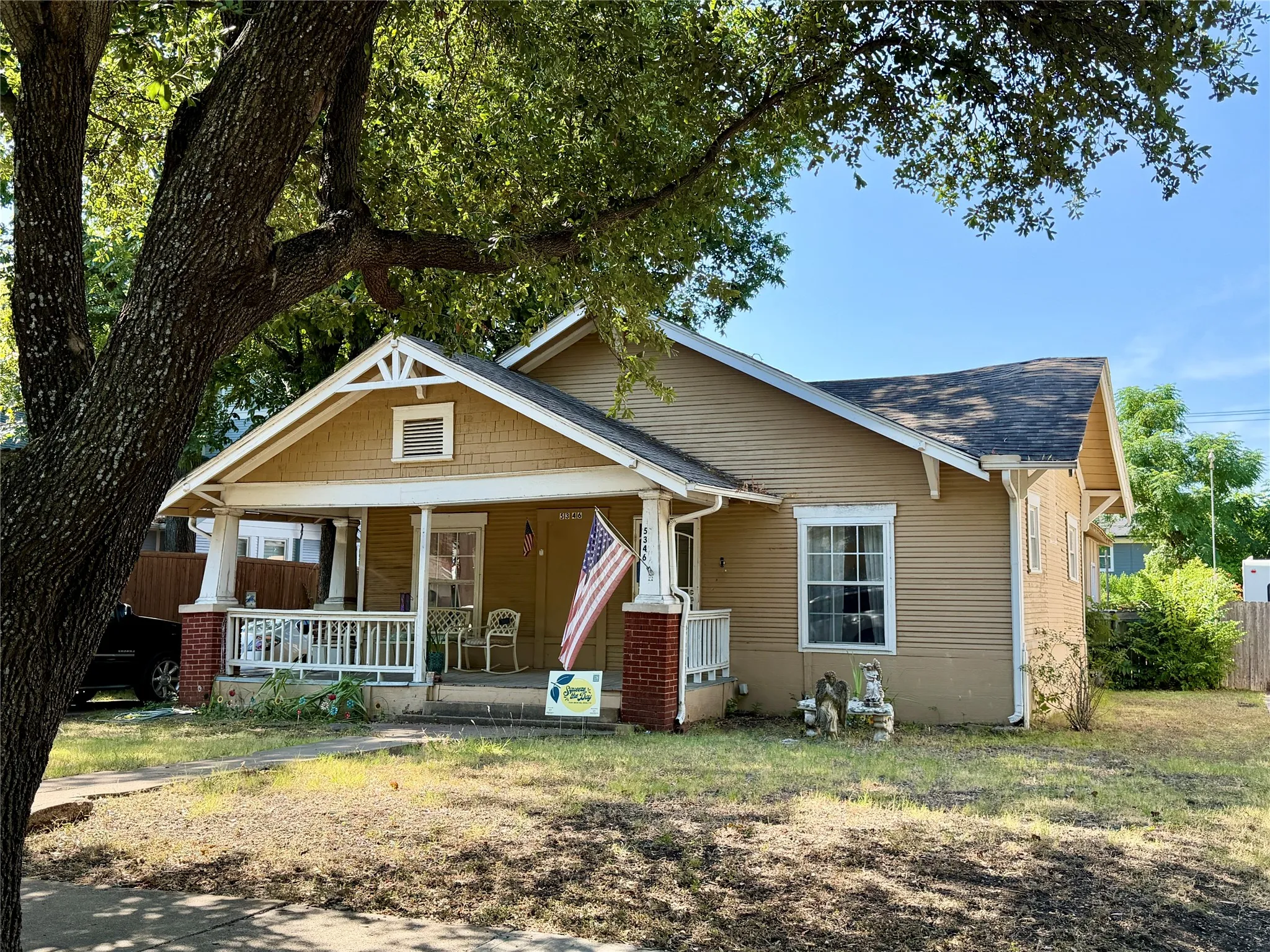 Single Family Residence For Sale in Dallas County , 5346 Miller Avenue, Dallas, Texas 75206, 3 Bedroom, 2 Bathroom, Garage spaces, 1,872 Sqft, built in 1920, mls#21354344, Real Estate Agent in Dallas, Homes For Sale in Dallas county, Homes For Sale in Dallas, Realtor in Dallas Texas, Real Estate Brokerage Independent Realty Texas, Luminita Cordes Realtor