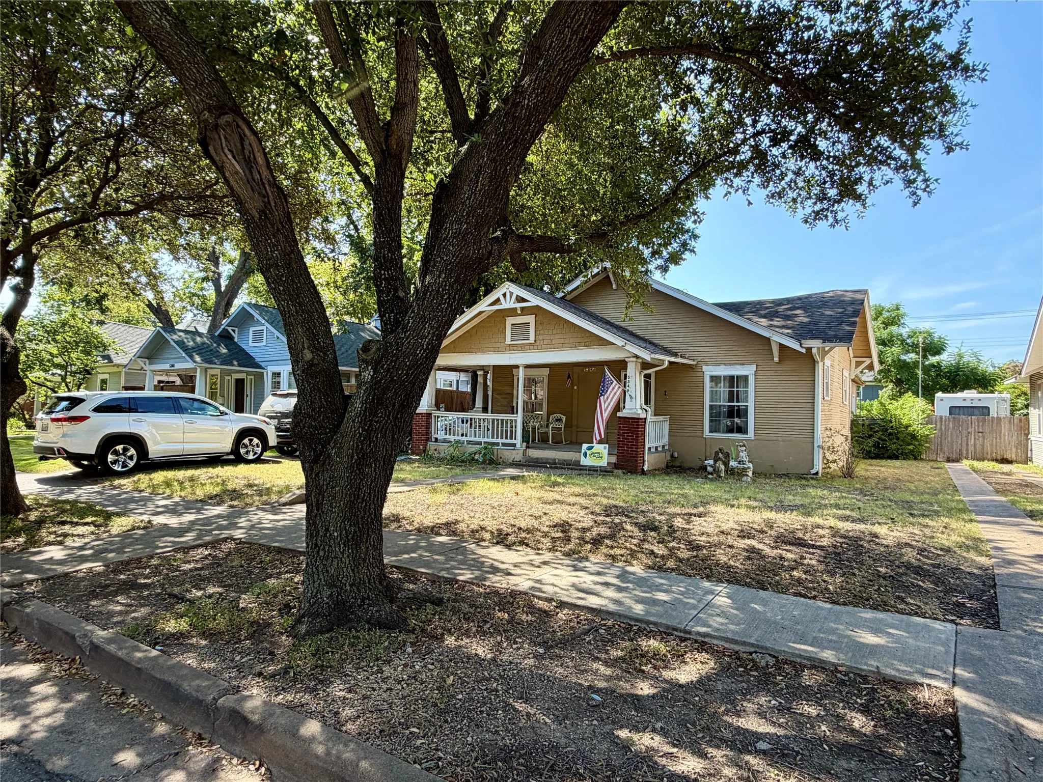 Single Family Residence For Sale in Dallas County , 5346 Miller Avenue, Dallas, Texas 75206, 3 Bedroom, 2 Bathroom, Garage spaces, 1,872 Sqft, built in 1920, mls#21354344, Real Estate Agent in Dallas, Homes For Sale in Dallas county, Homes For Sale in Dallas, Realtor in Dallas Texas, Real Estate Brokerage Independent Realty Texas, Luminita Cordes Realtor