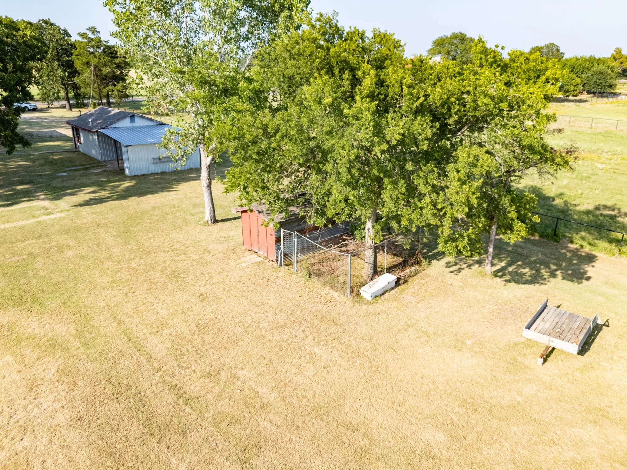 Single Family Residence For Sale in Fannin County , 502 County Road 2610, Bonham, Texas 75418, 4 Bedroom, 2 Bathroom, 2 Garage spaces, 2,181 Sqft, built in 1980, mls#21354334, Real Estate Agent in Bonham, Homes For Sale in Fannin county, Homes For Sale in Bonham, Realtor in Bonham Texas, Real Estate Brokerage Independent Realty Texas, Luminita Cordes Realtor