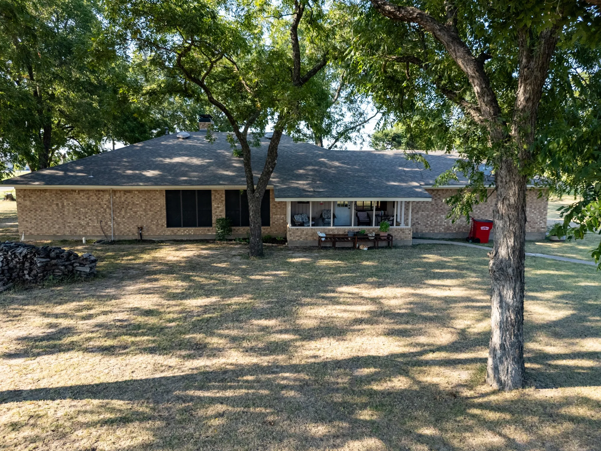 Single Family Residence For Sale in Fannin County , 502 County Road 2610, Bonham, Texas 75418, 4 Bedroom, 2 Bathroom, 2 Garage spaces, 2,181 Sqft, built in 1980, mls#21354334, Real Estate Agent in Bonham, Homes For Sale in Fannin county, Homes For Sale in Bonham, Realtor in Bonham Texas, Real Estate Brokerage Independent Realty Texas, Luminita Cordes Realtor