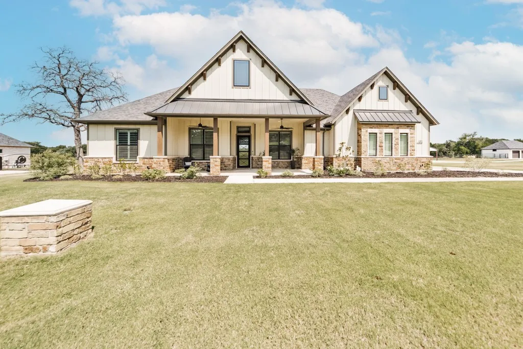 Single Family Residence For Sale in Wise County , 171 Rio Rancho Drive, Decatur, Texas 76234, 4 Bedroom, 3 Bathroom, 3 Garage spaces, 3,194 Sqft, built in 2024, mls#21353220, Real Estate Agent in Decatur, Homes For Sale in Wise county, Homes For Sale in Decatur, Realtor in Decatur Texas, Real Estate Brokerage Independent Realty Texas, Luminita Cordes Realtor