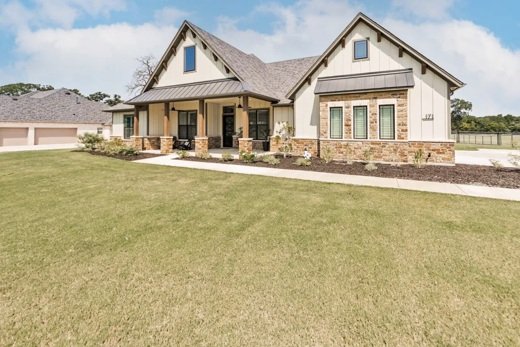 Single Family Residence For Sale in Wise County , 171 Rio Rancho Drive, Decatur, Texas 76234, 4 Bedroom, 3 Bathroom, 3 Garage spaces, 3,194 Sqft, built in 2024, mls#21353220, Real Estate Agent in Decatur, Homes For Sale in Wise county, Homes For Sale in Decatur, Realtor in Decatur Texas, Real Estate Brokerage Independent Realty Texas, Luminita Cordes Realtor