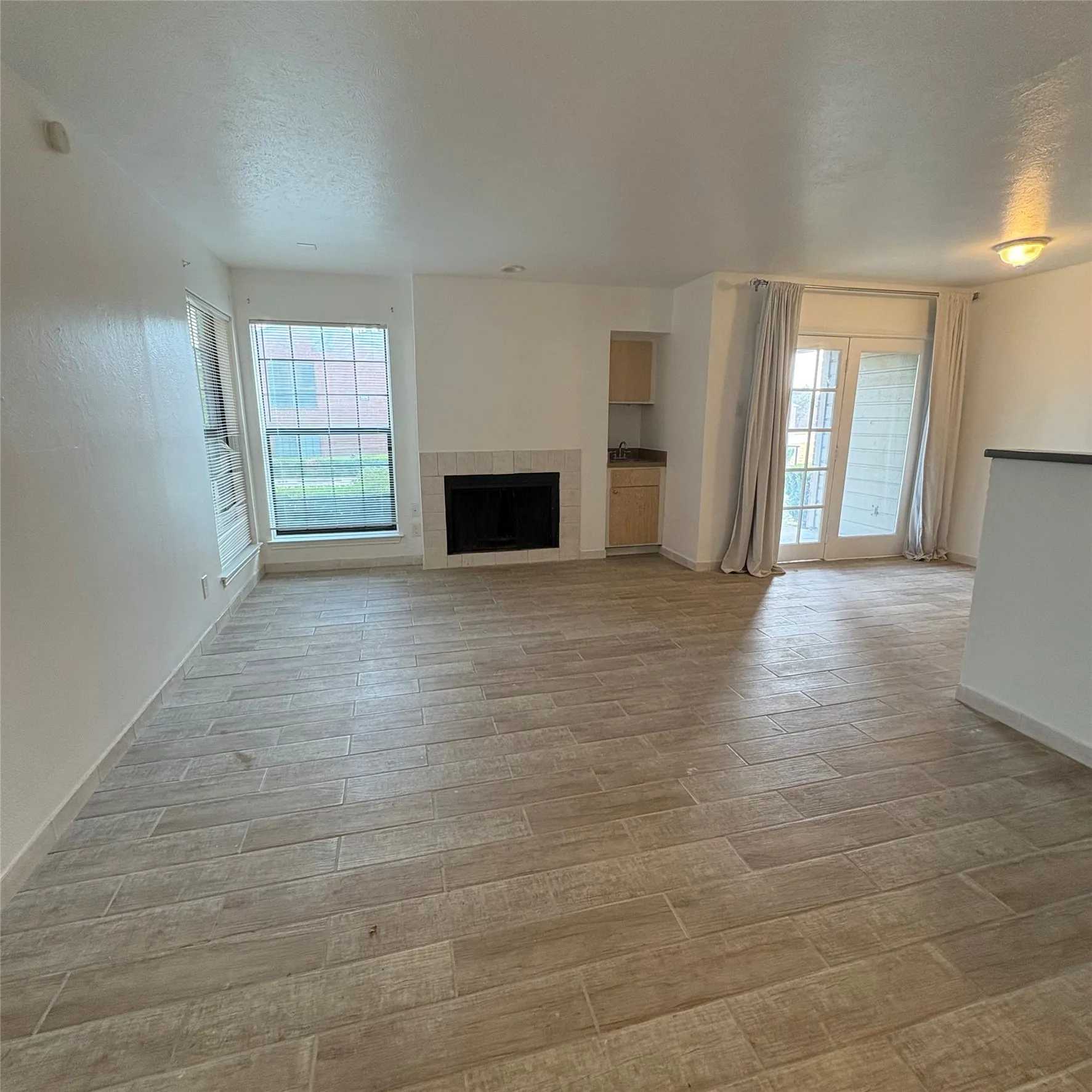 Condominium For Rent in Dallas County , 5913 Lake Hubbard Parkway 123, Garland, Texas 75043, 2 Bedroom, 2 Bathroom, Garage spaces, 970 Sqft, built in 1981, mls#21354129, Real Estate Agent in Garland, Homes For Rent in Dallas county, Homes For Rent in Garland, Realtor in Garland Texas, Real Estate Brokerage Independent Realty Texas, Luminita Cordes Realtor