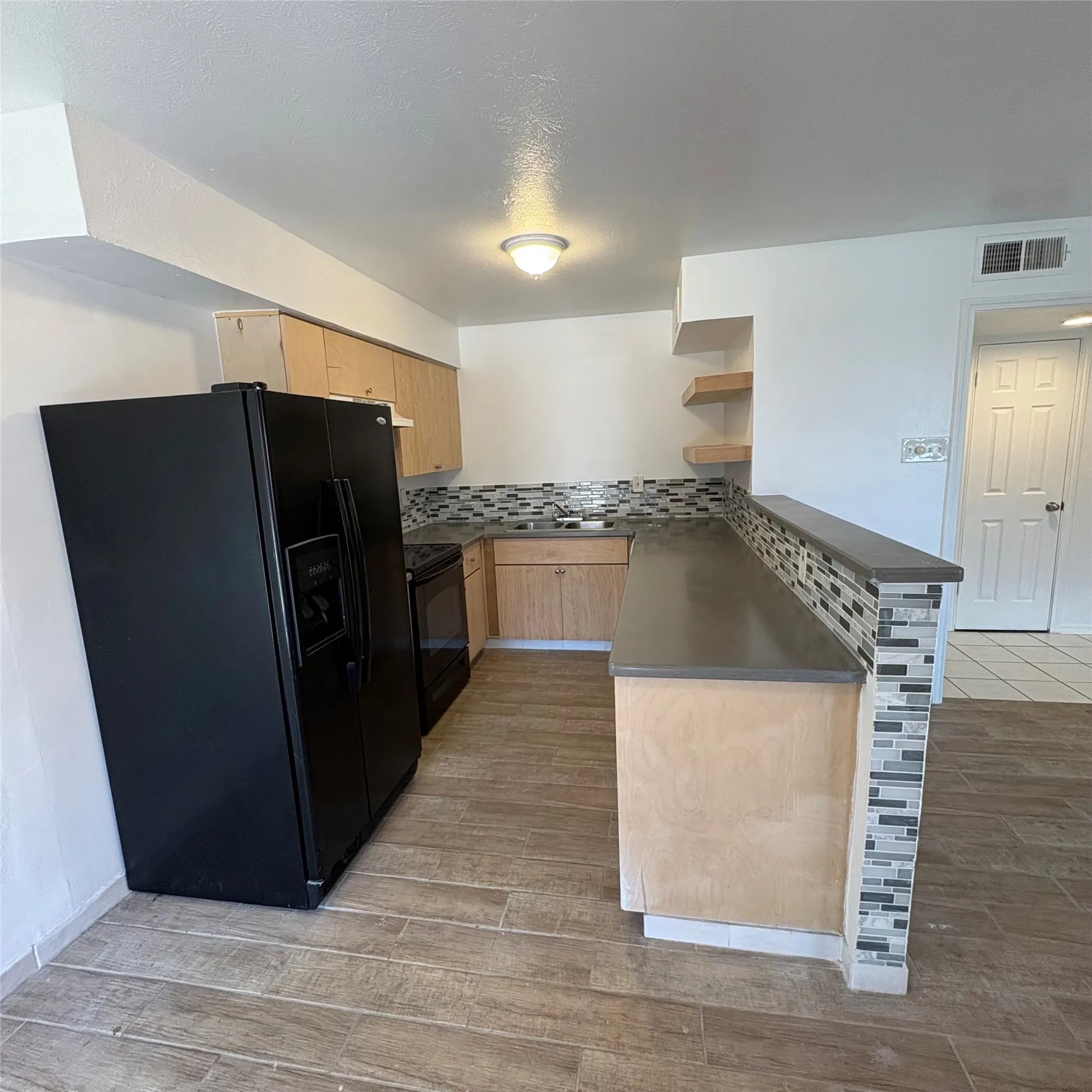 Condominium For Rent in Dallas County , 5913 Lake Hubbard Parkway 123, Garland, Texas 75043, 2 Bedroom, 2 Bathroom, Garage spaces, 970 Sqft, built in 1981, mls#21354129, Real Estate Agent in Garland, Homes For Rent in Dallas county, Homes For Rent in Garland, Realtor in Garland Texas, Real Estate Brokerage Independent Realty Texas, Luminita Cordes Realtor