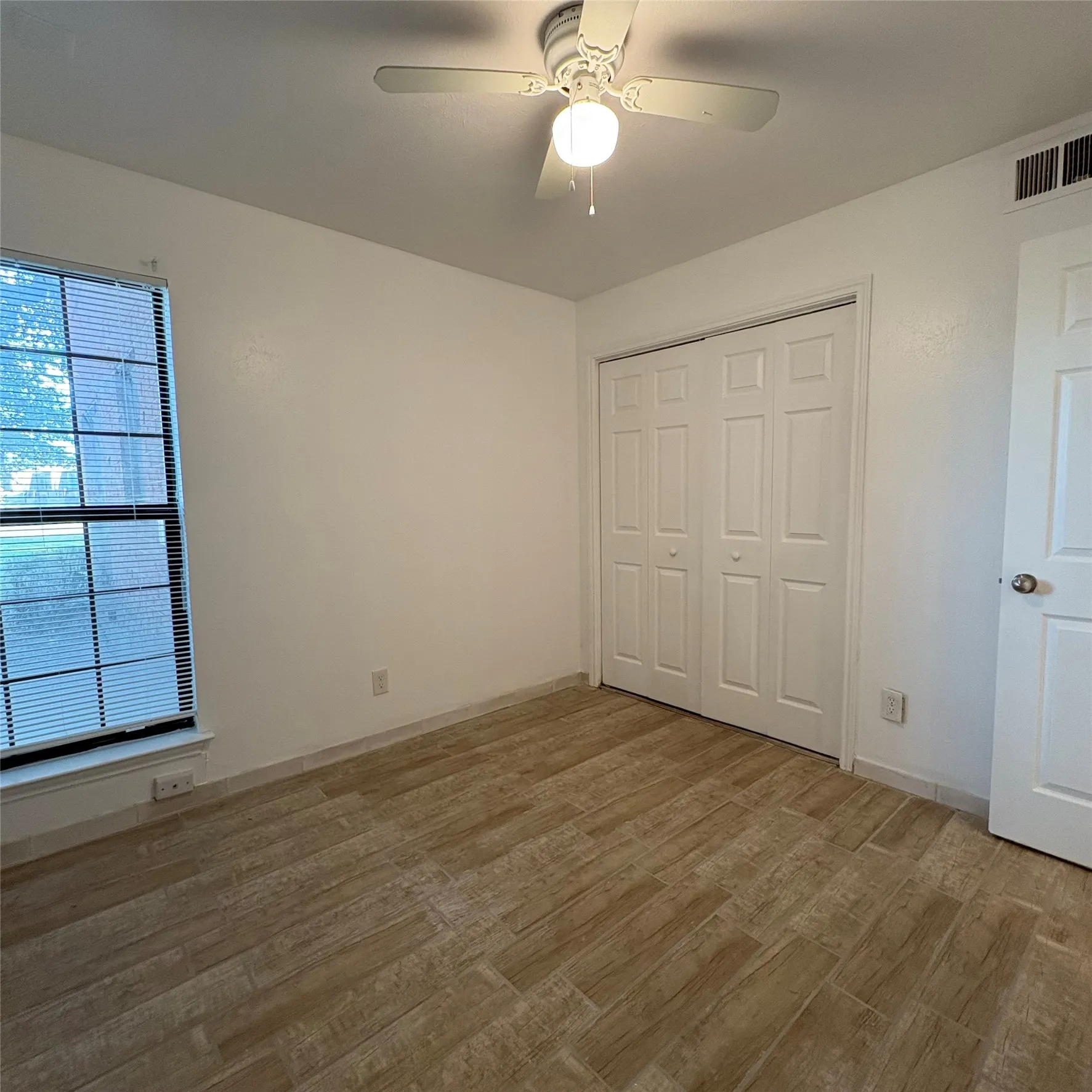 Condominium For Rent in Dallas County , 5913 Lake Hubbard Parkway 123, Garland, Texas 75043, 2 Bedroom, 2 Bathroom, Garage spaces, 970 Sqft, built in 1981, mls#21354129, Real Estate Agent in Garland, Homes For Rent in Dallas county, Homes For Rent in Garland, Realtor in Garland Texas, Real Estate Brokerage Independent Realty Texas, Luminita Cordes Realtor
