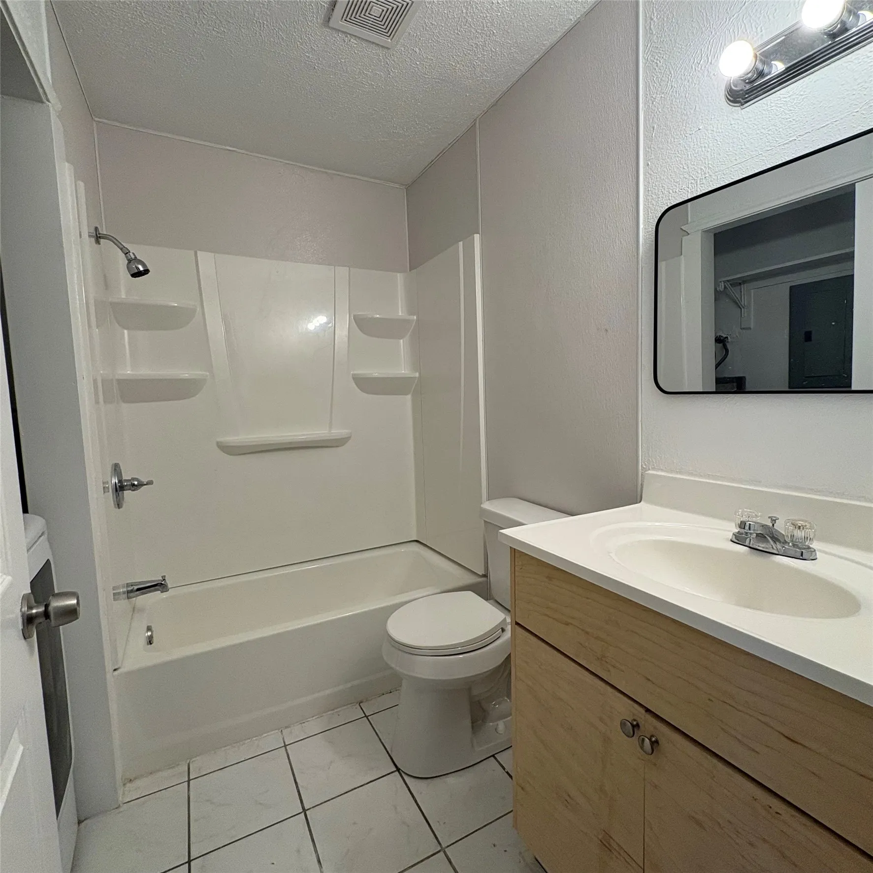 Condominium For Rent in Dallas County , 5913 Lake Hubbard Parkway 123, Garland, Texas 75043, 2 Bedroom, 2 Bathroom, Garage spaces, 970 Sqft, built in 1981, mls#21354129, Real Estate Agent in Garland, Homes For Rent in Dallas county, Homes For Rent in Garland, Realtor in Garland Texas, Real Estate Brokerage Independent Realty Texas, Luminita Cordes Realtor