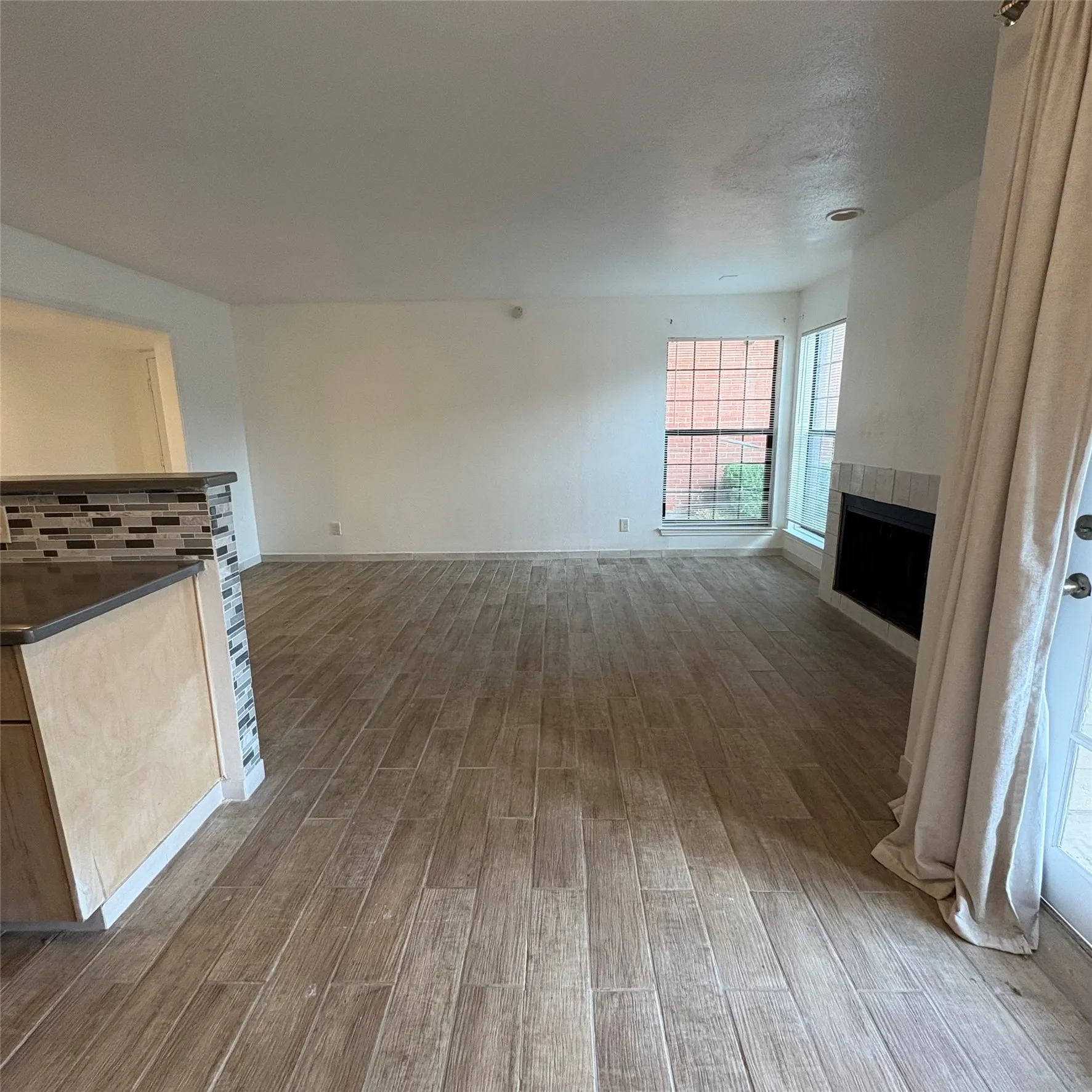 Condominium For Rent in Dallas County , 5913 Lake Hubbard Parkway 123, Garland, Texas 75043, 2 Bedroom, 2 Bathroom, Garage spaces, 970 Sqft, built in 1981, mls#21354129, Real Estate Agent in Garland, Homes For Rent in Dallas county, Homes For Rent in Garland, Realtor in Garland Texas, Real Estate Brokerage Independent Realty Texas, Luminita Cordes Realtor